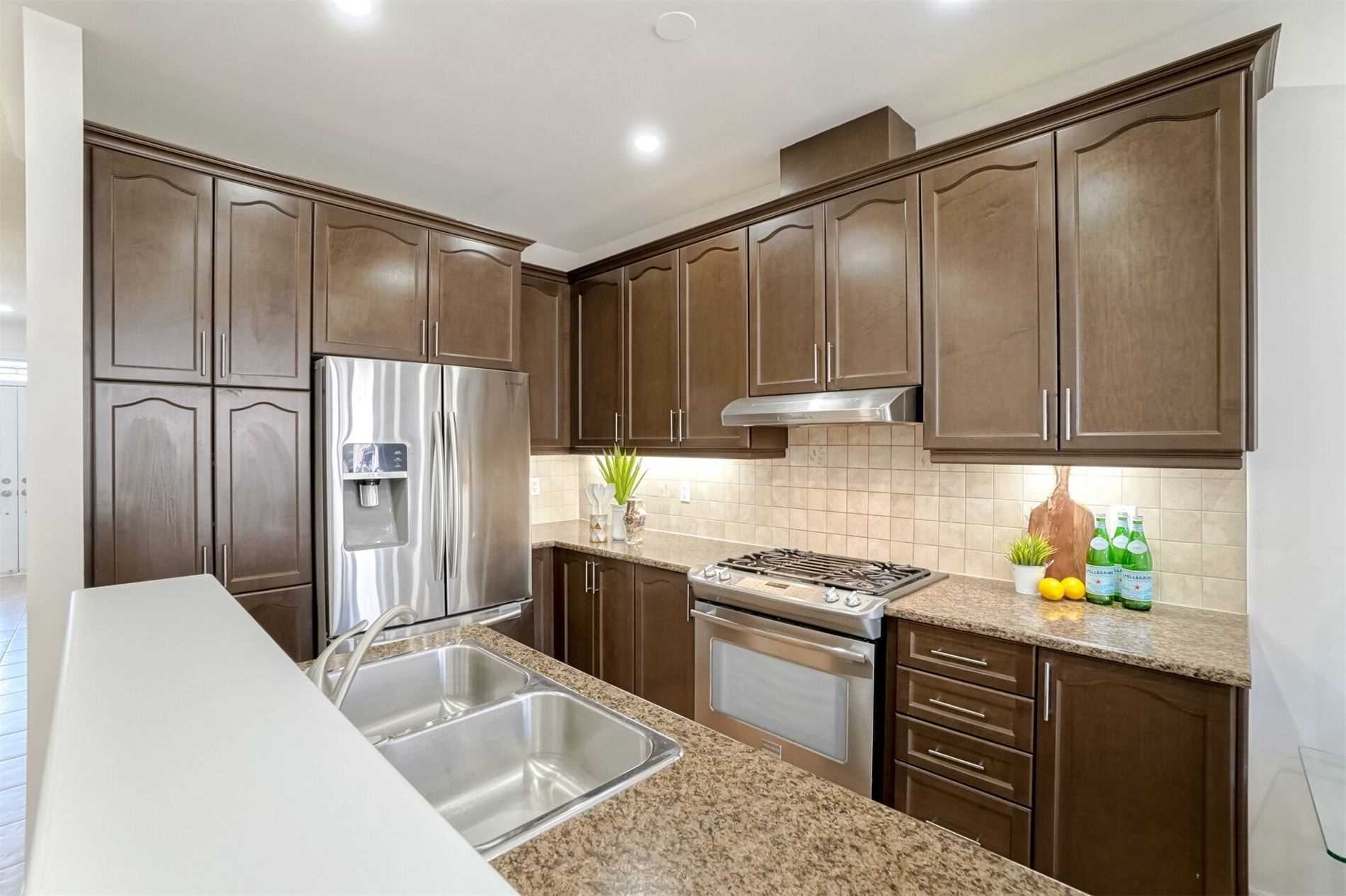 963 Transom Cres
