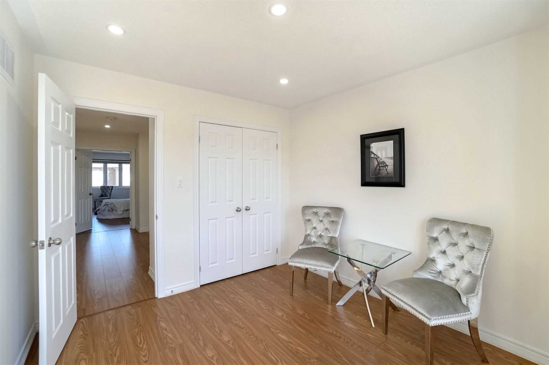 963 Transom Cres