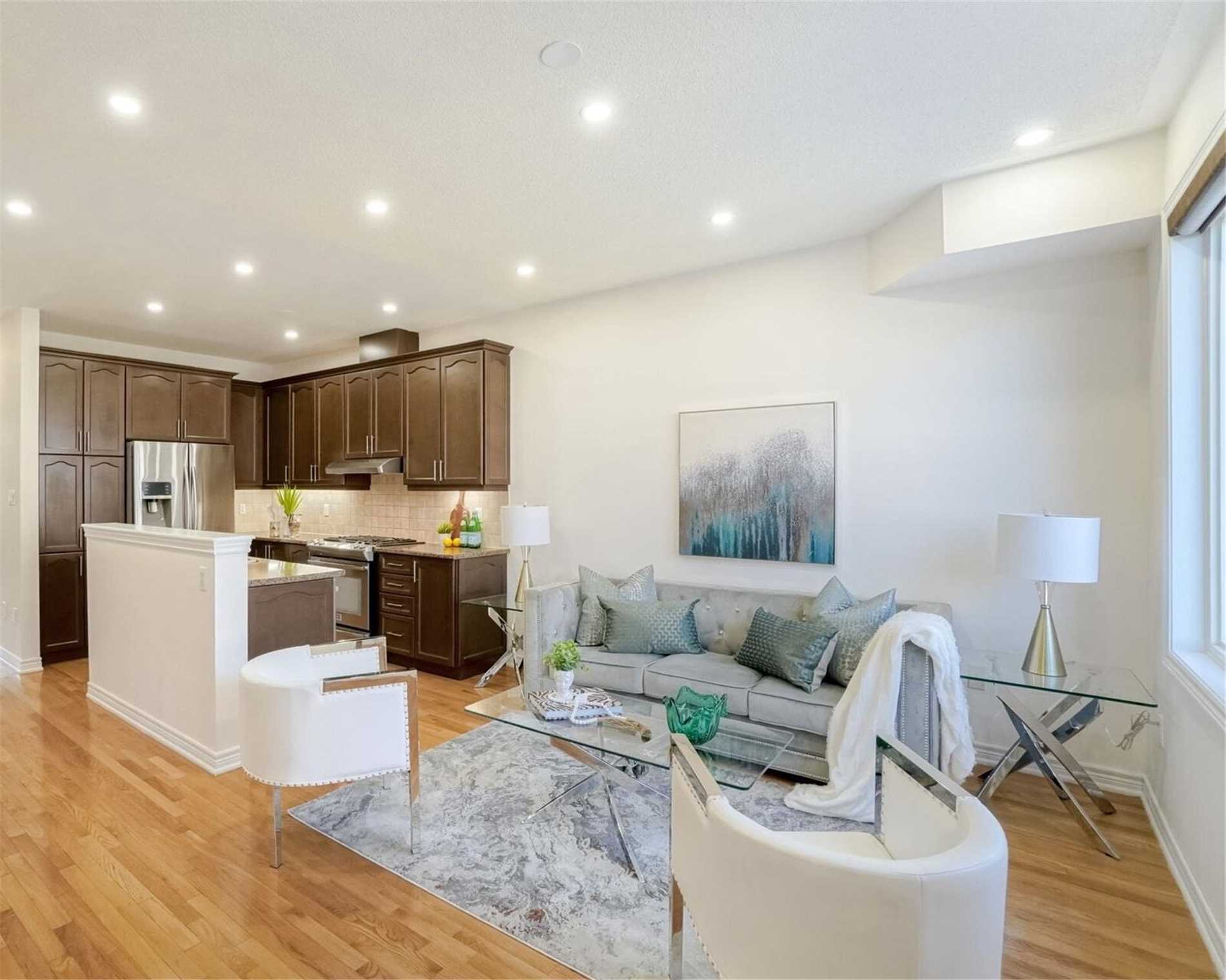 963 Transom Cres