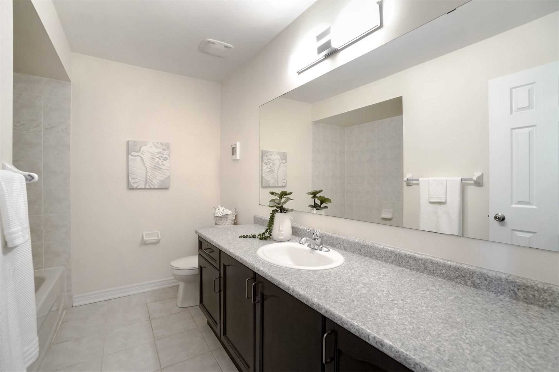 963 Transom Cres