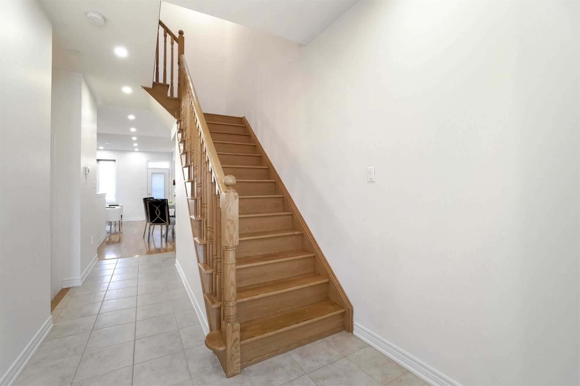 963 Transom Cres