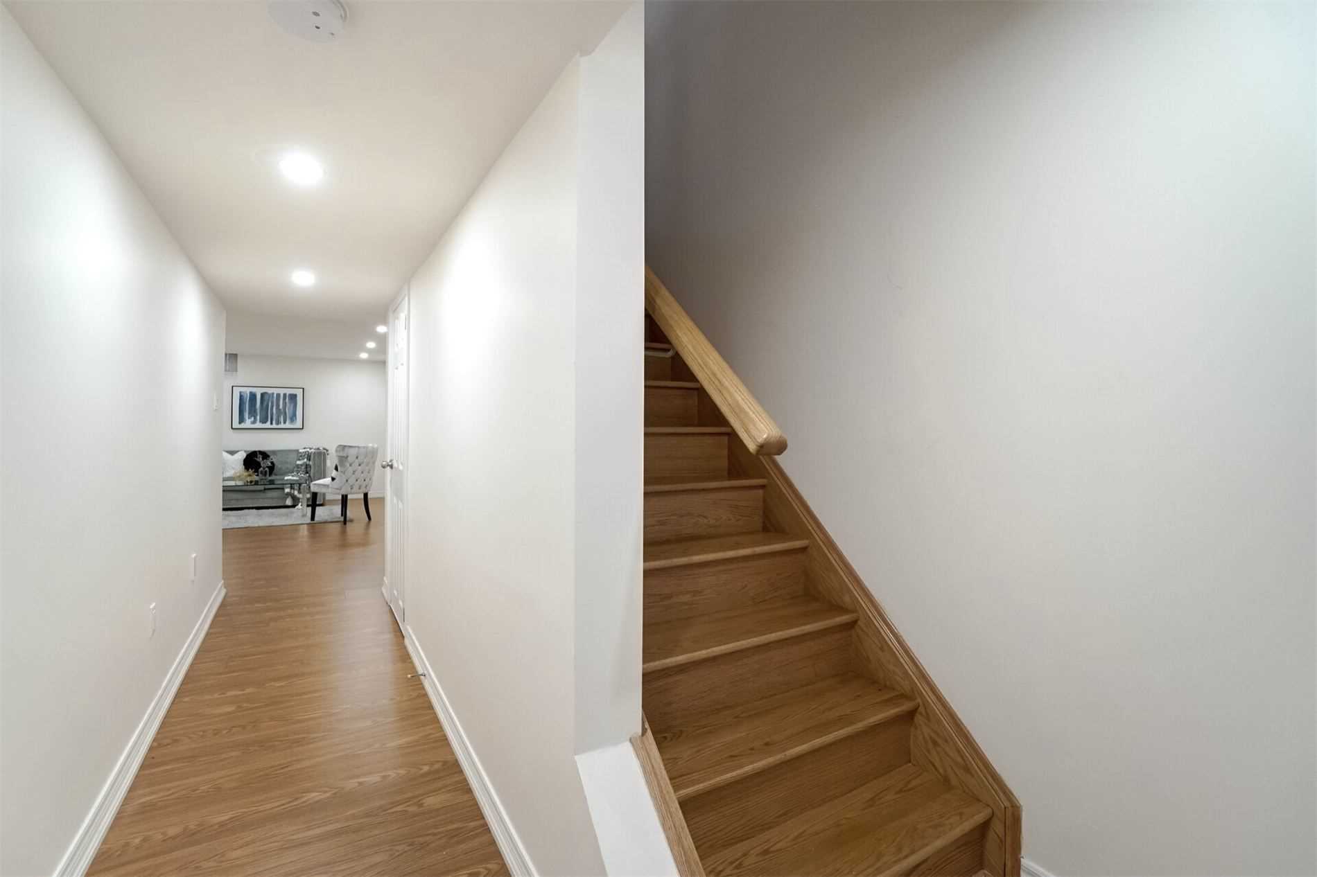 963 Transom Cres