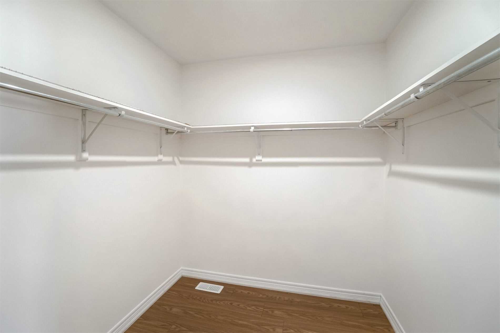 963 Transom Cres
