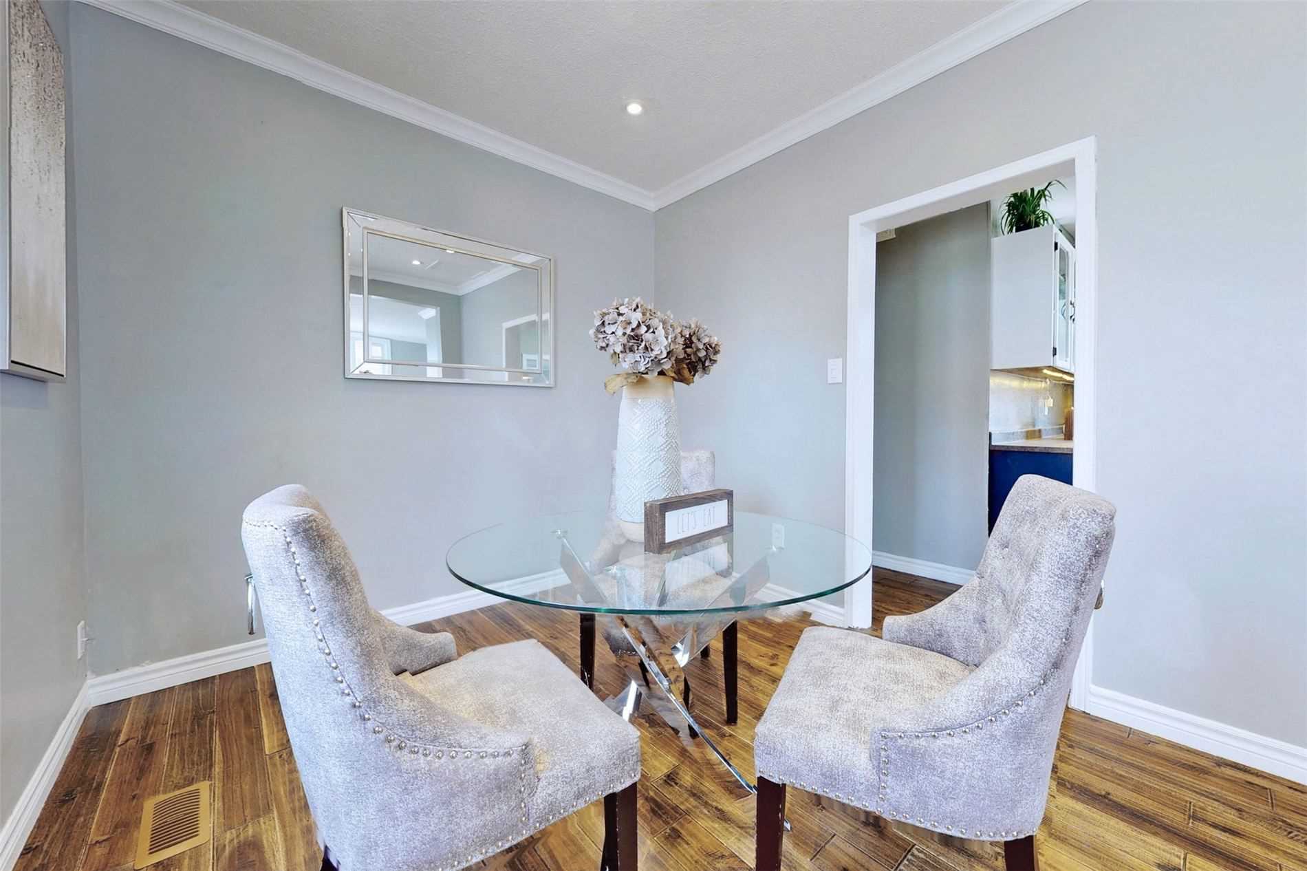 37 John St
