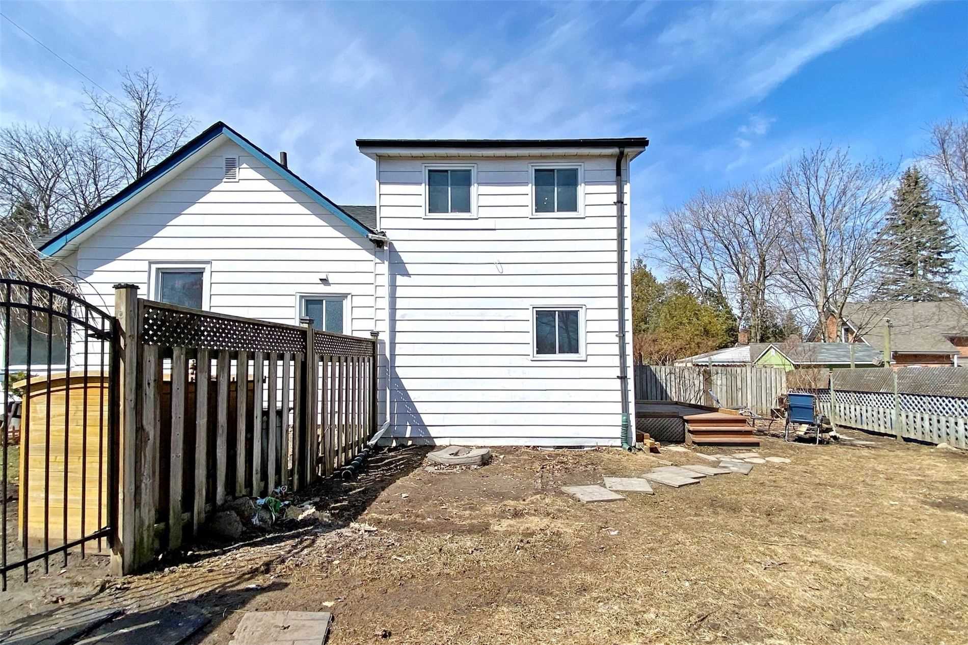37 John St