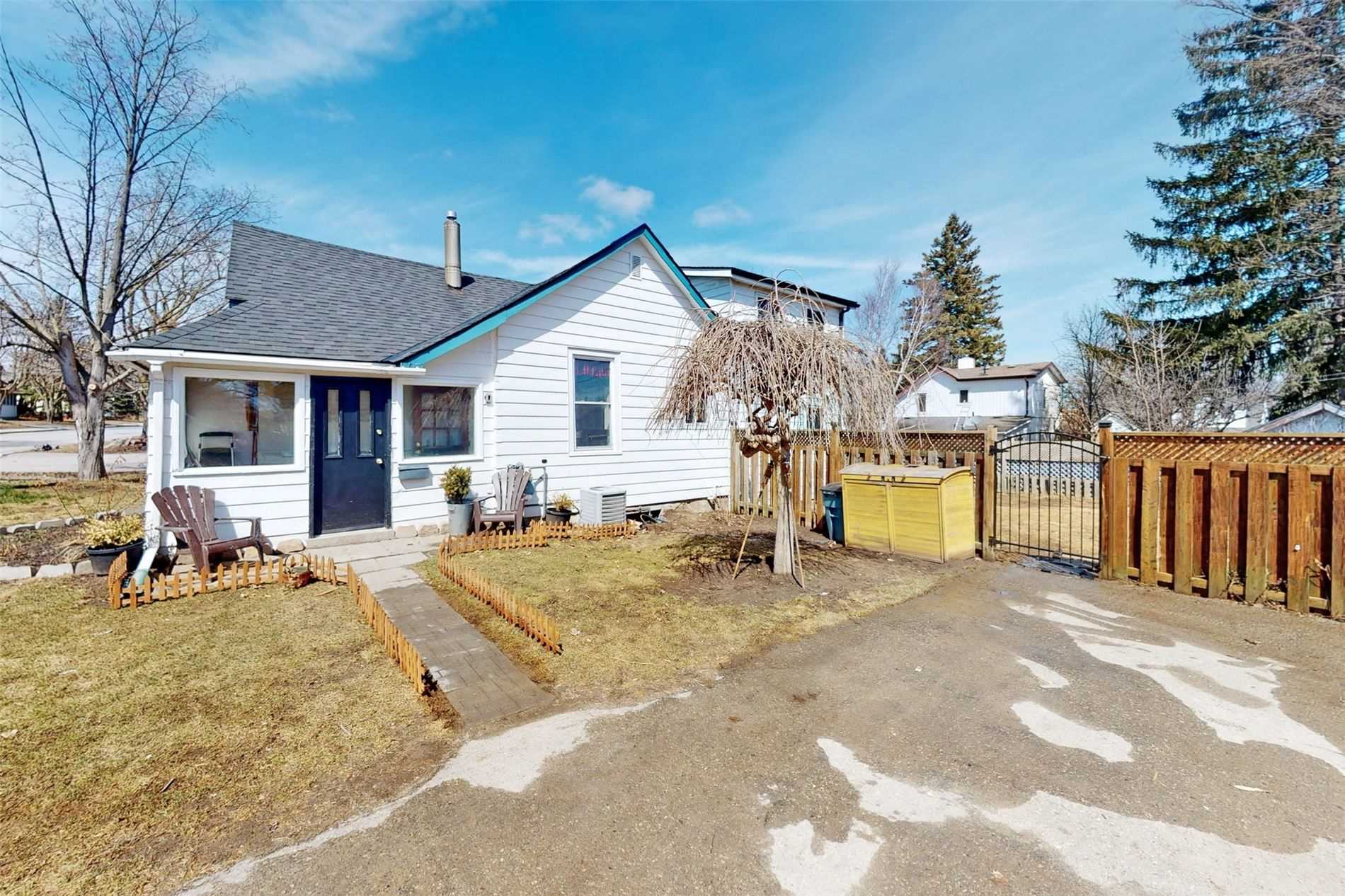 37 John St