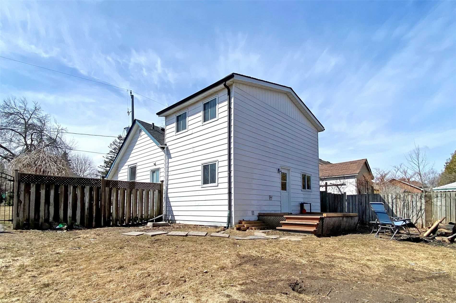 37 John St