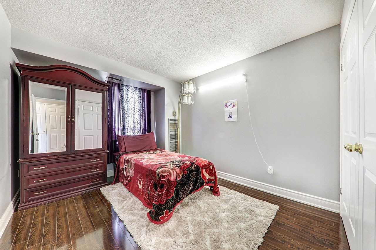 5 Lisa St, #1108