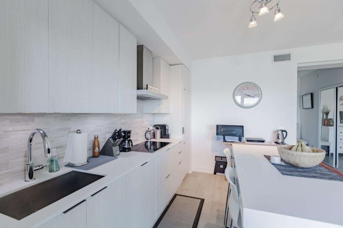 56 Annie Craig Dr, #1802