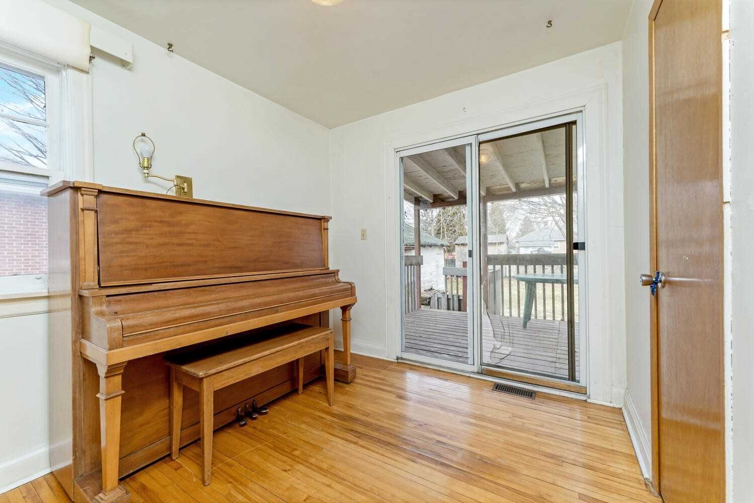 269 Peel St