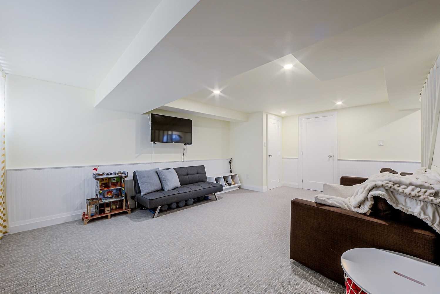 402 Macdonald Rd