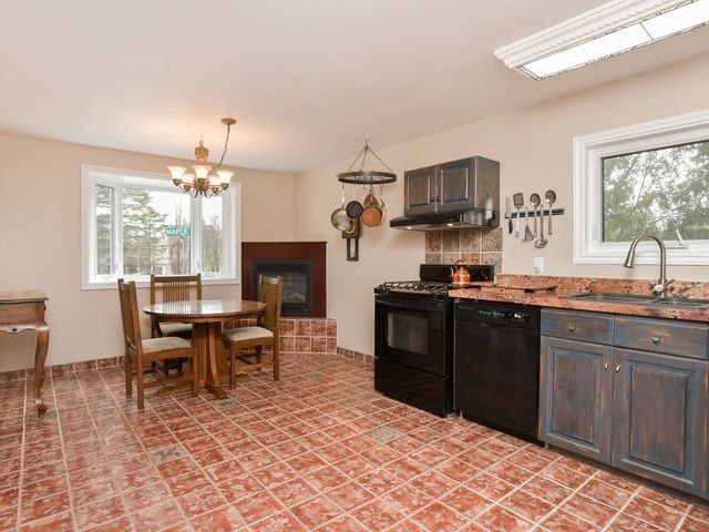 11 Maple Lane