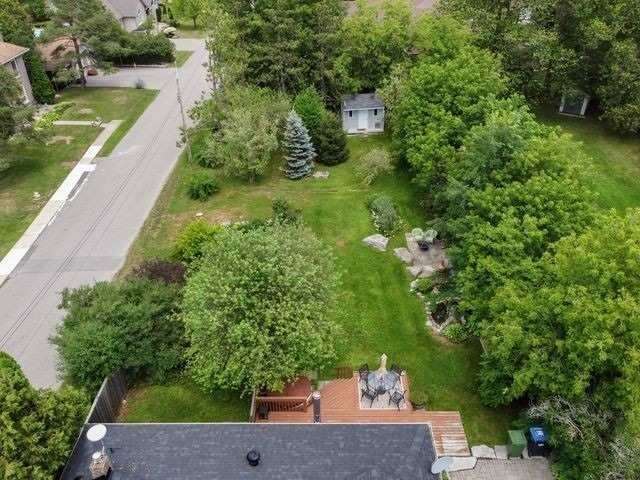 11 Maple Lane