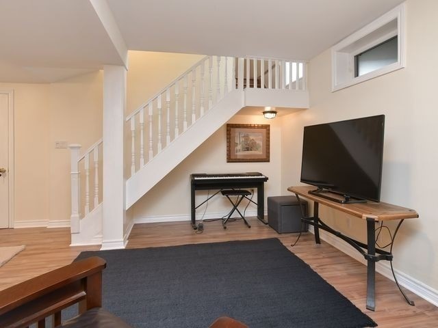 11 Maple Lane