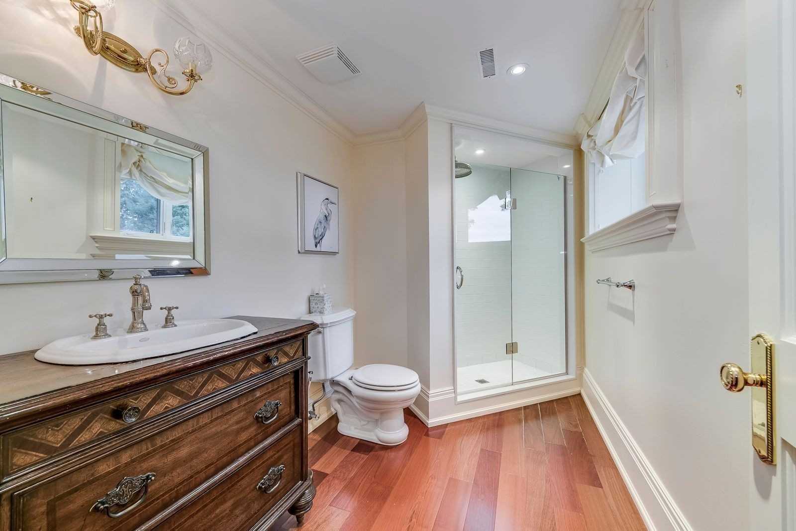 21 Ennisclare Dr E