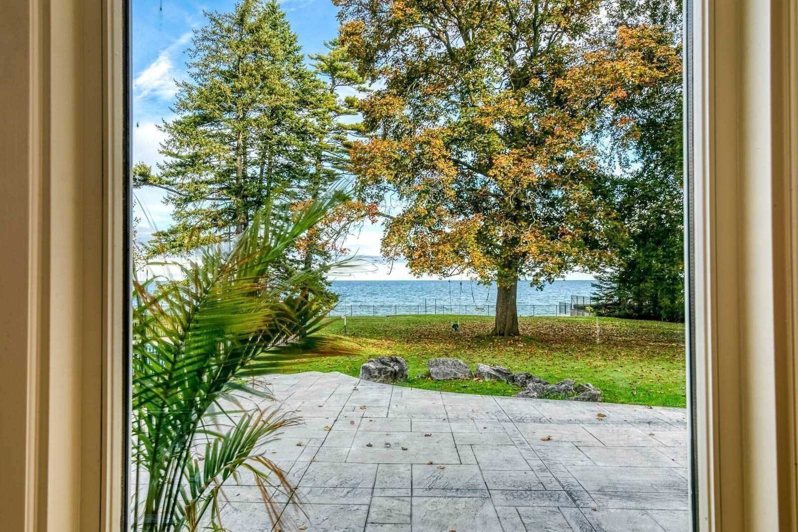 21 Ennisclare Dr E