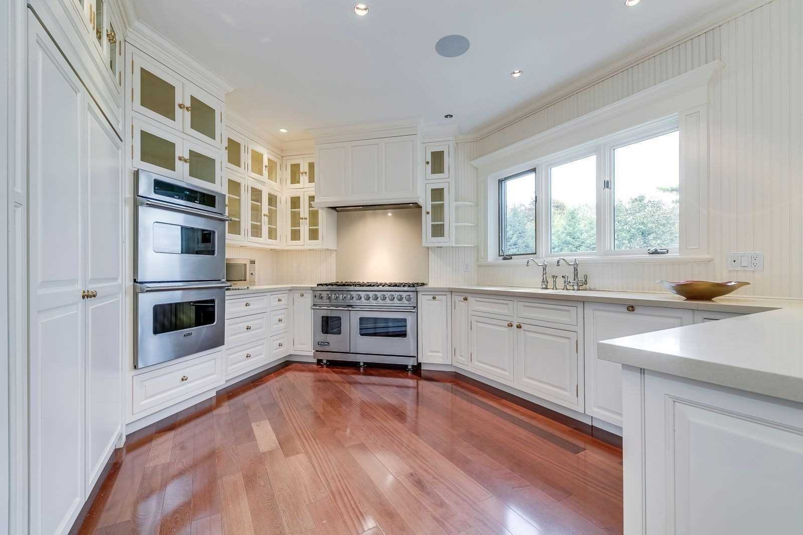 21 Ennisclare Dr E