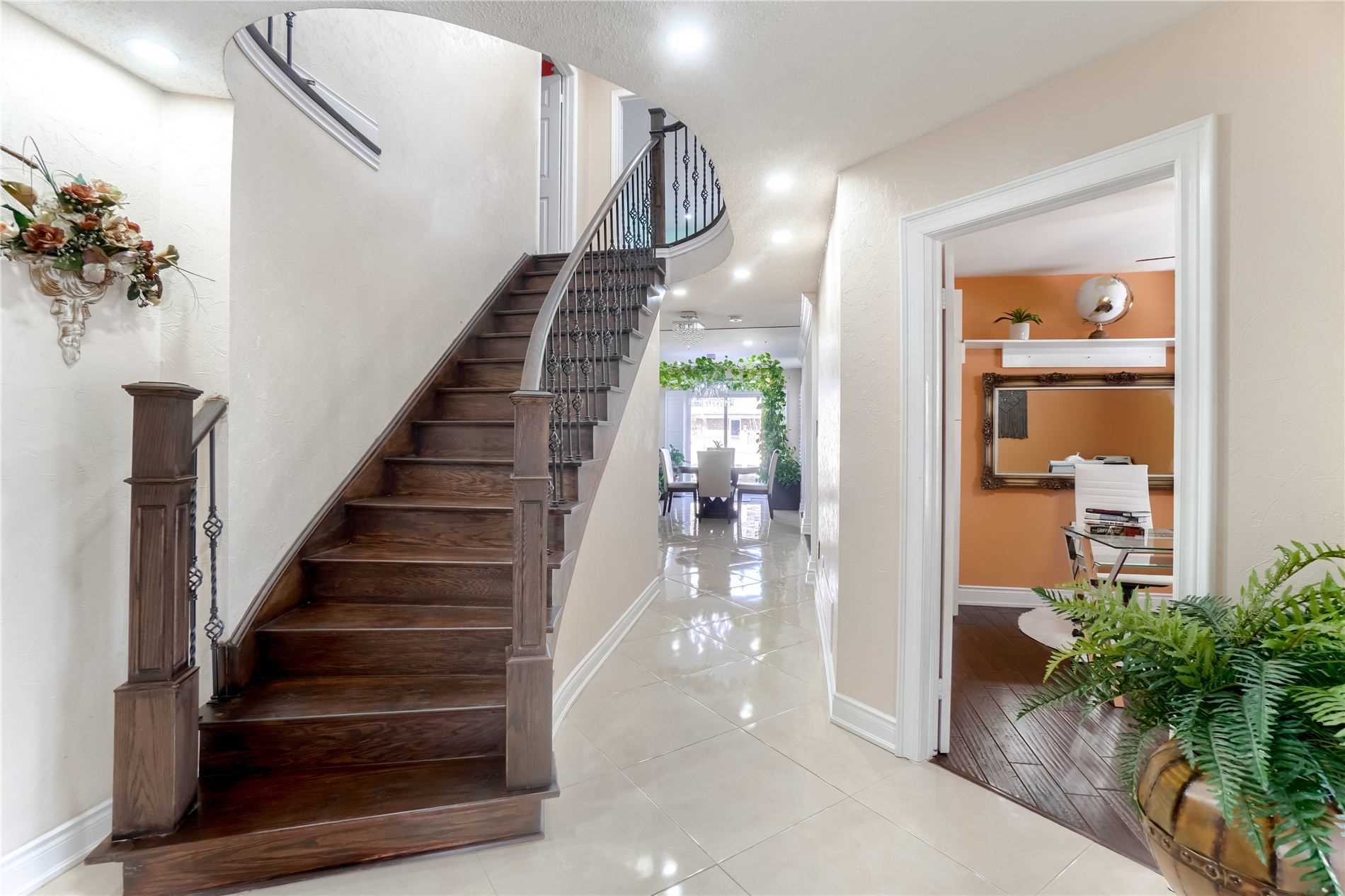 228 Fernforest Dr