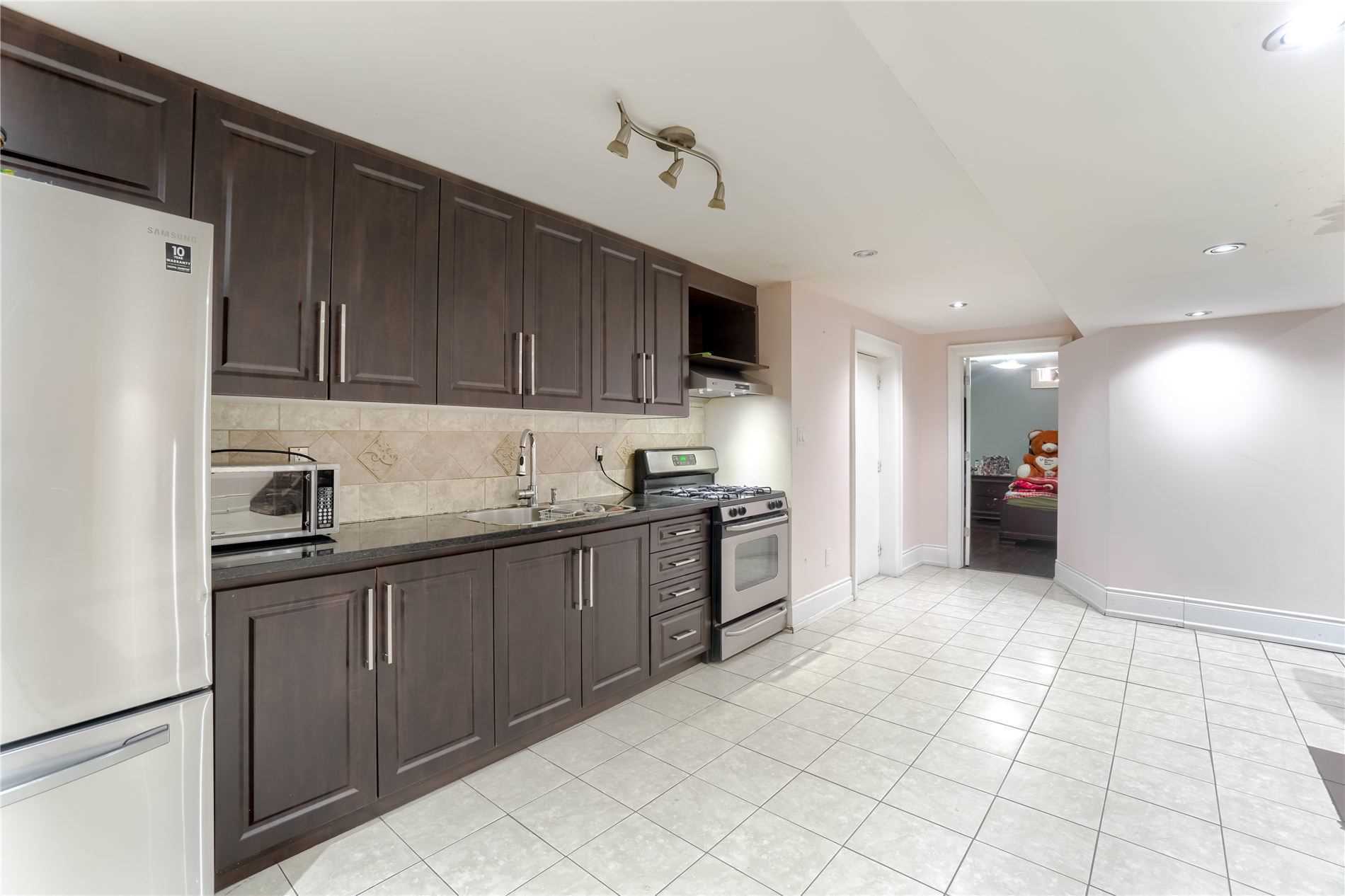 228 Fernforest Dr