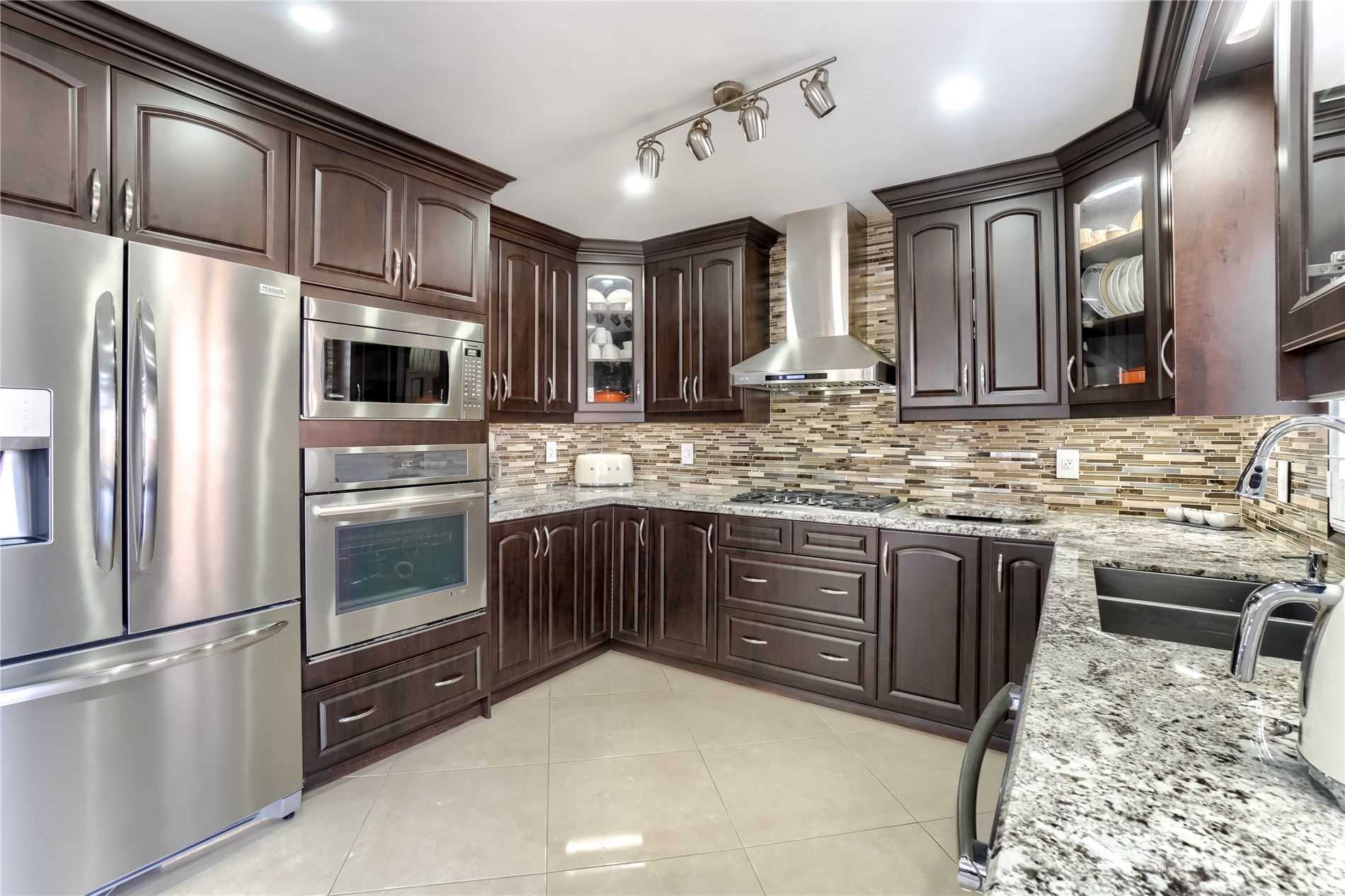 228 Fernforest Dr
