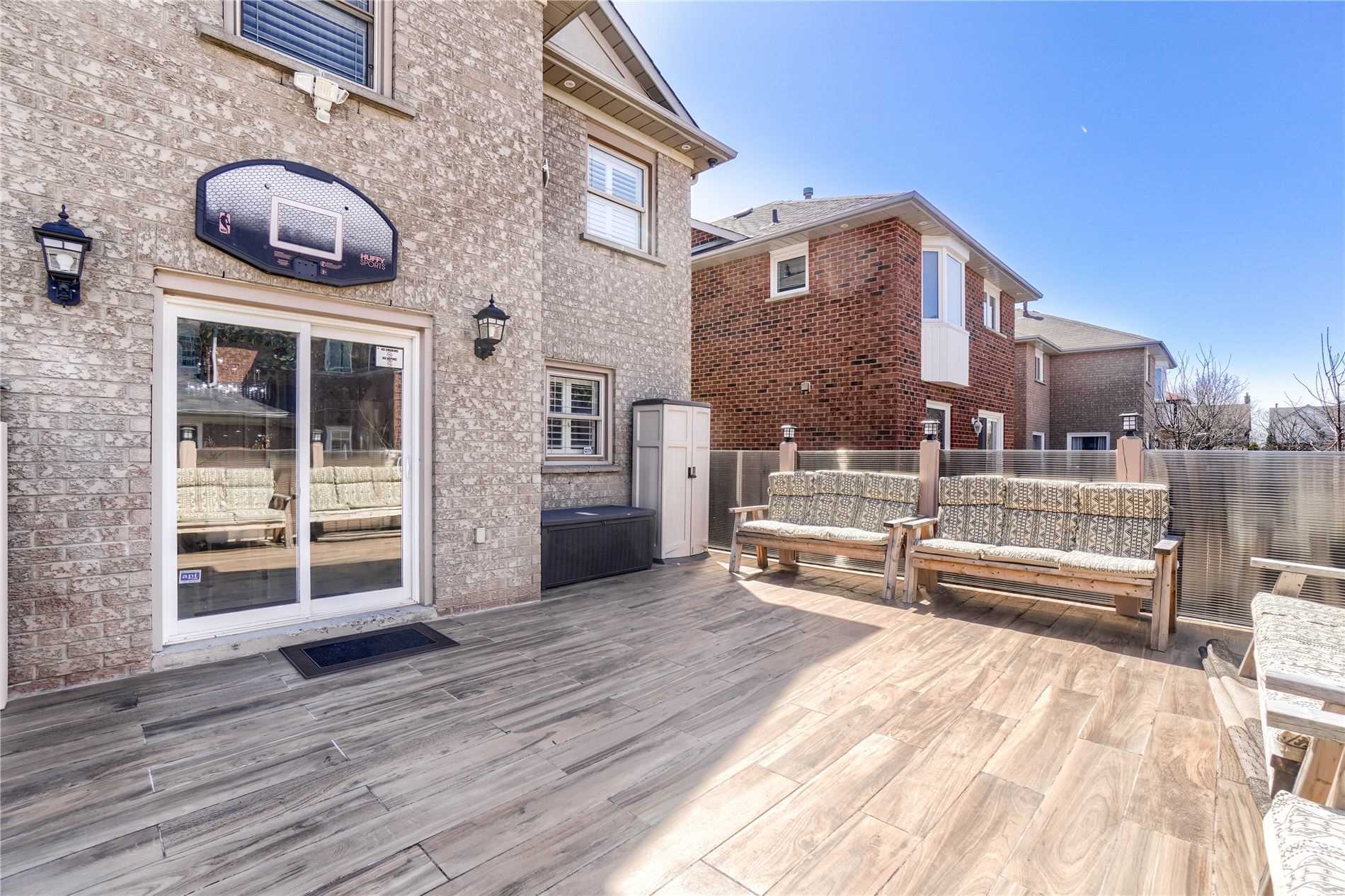 228 Fernforest Dr