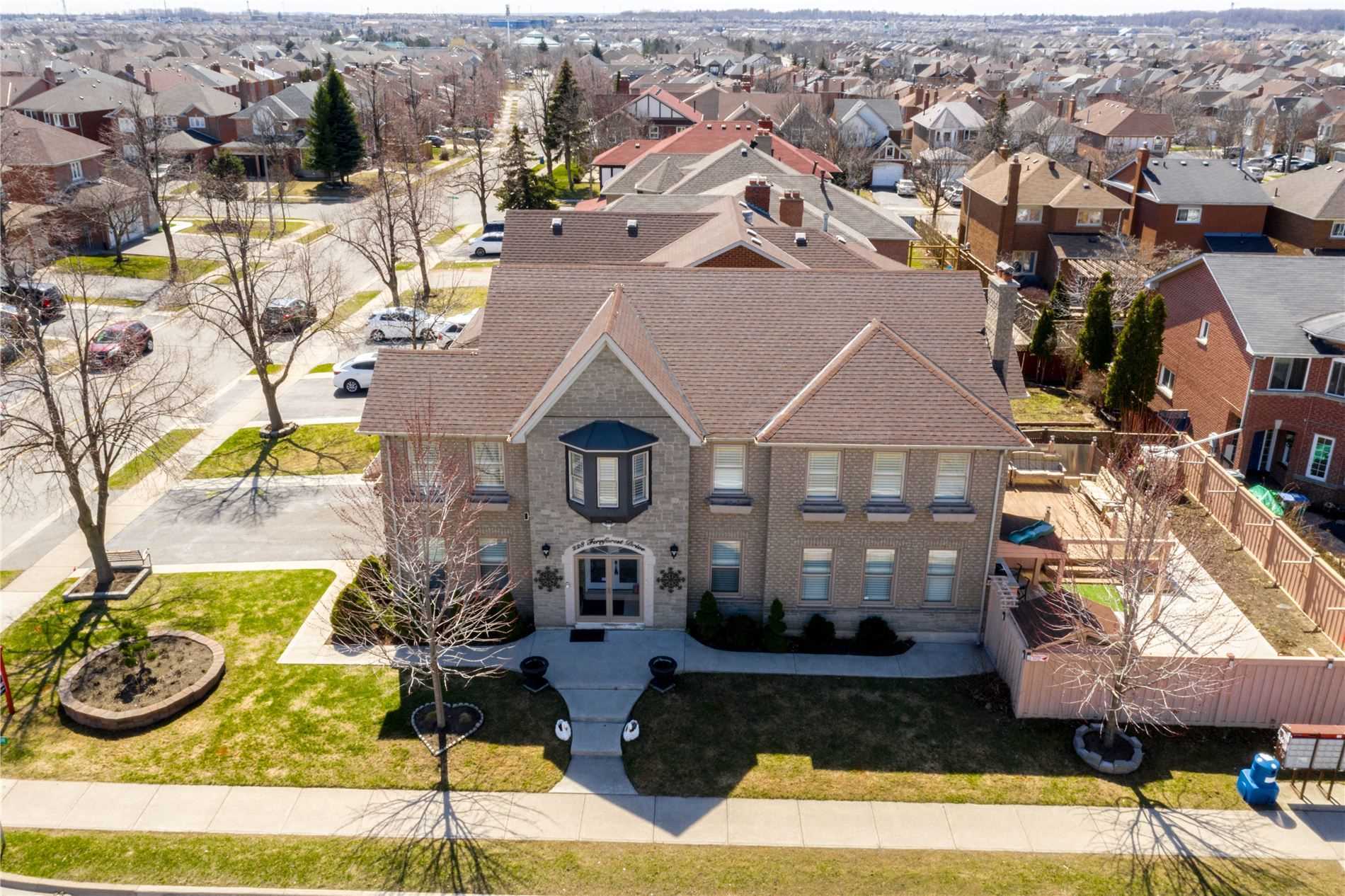 228 Fernforest Dr
