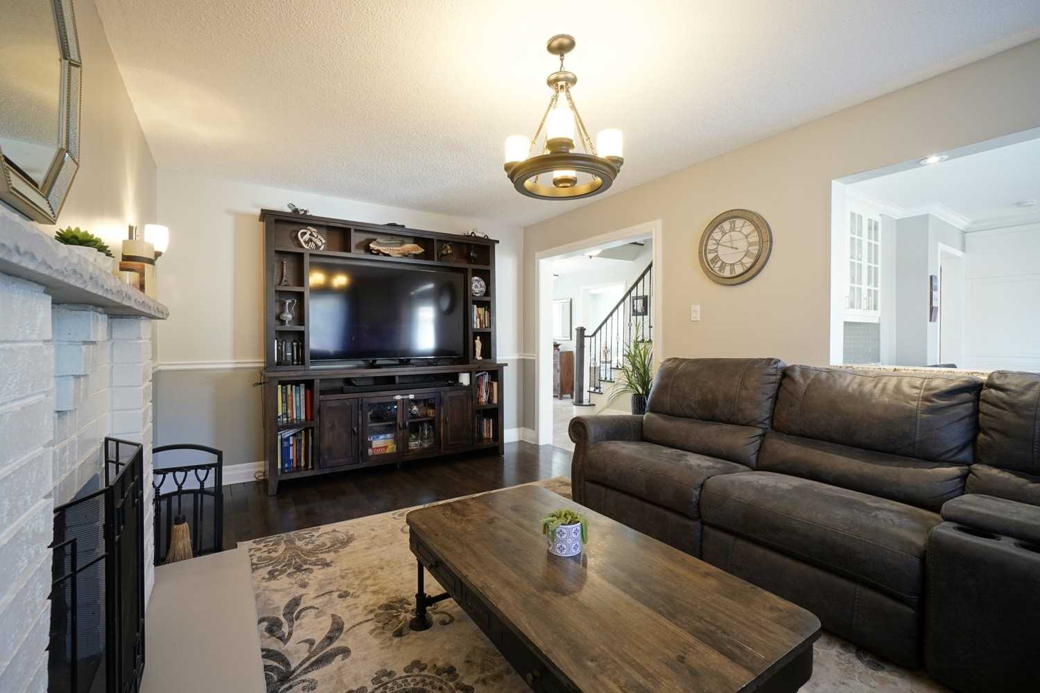 313 Leacock Ave