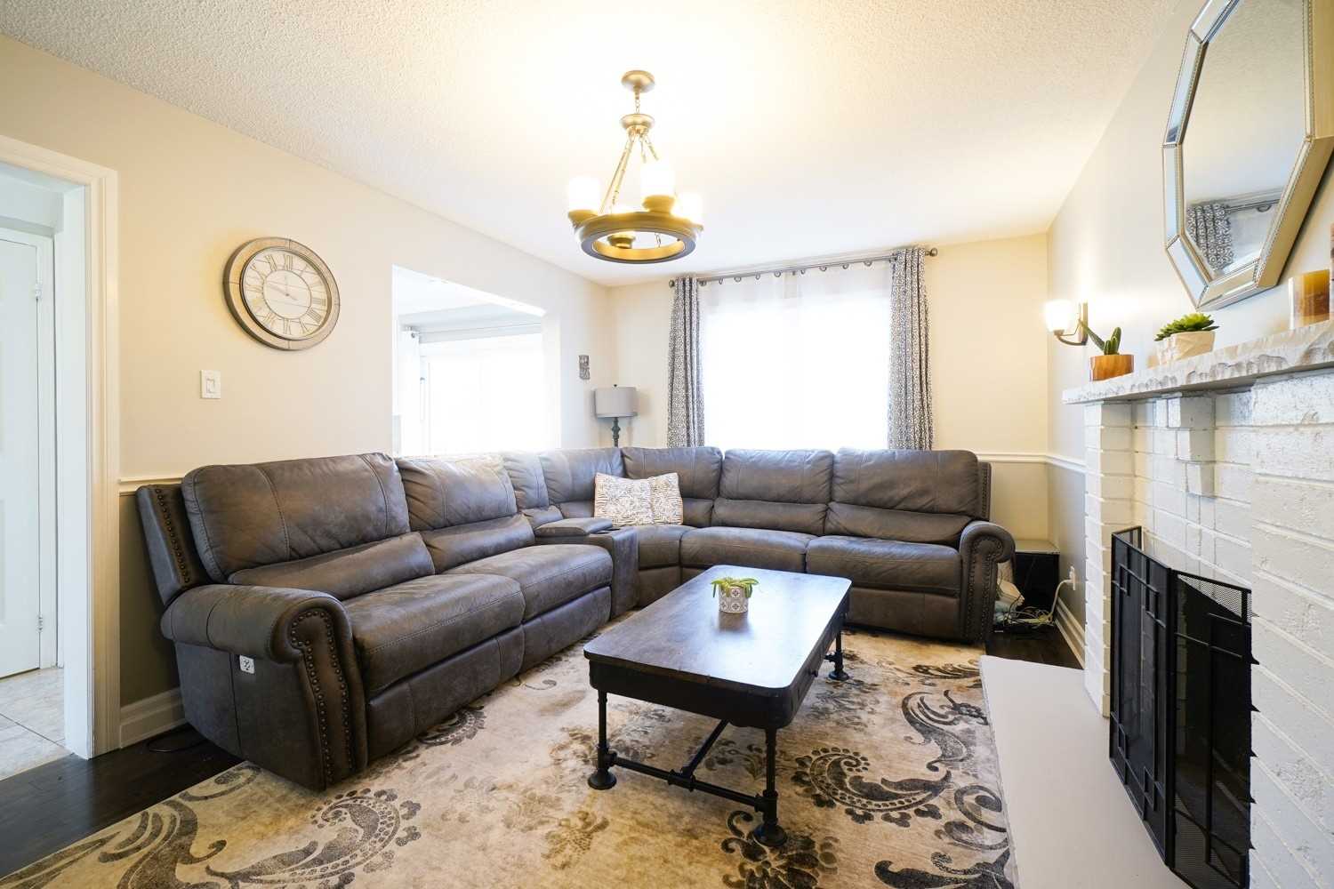 313 Leacock Ave
