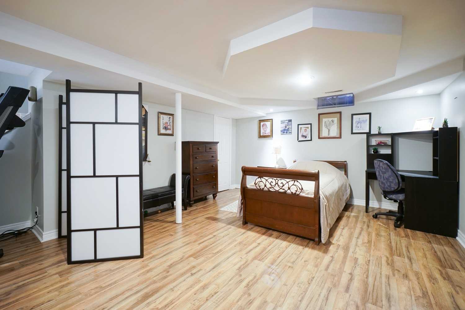 313 Leacock Ave