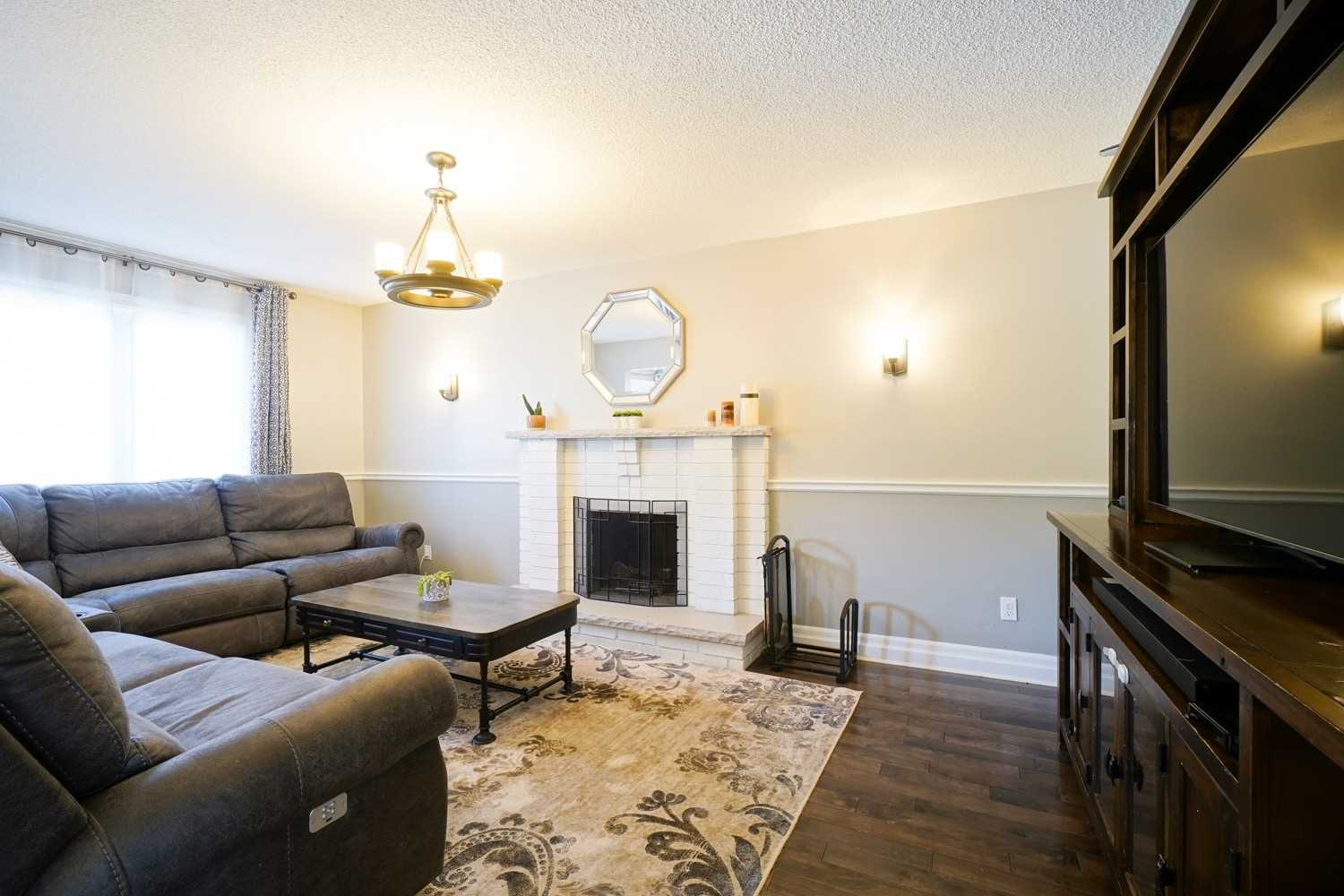 313 Leacock Ave
