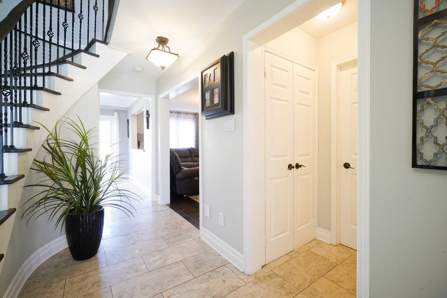 313 Leacock Ave