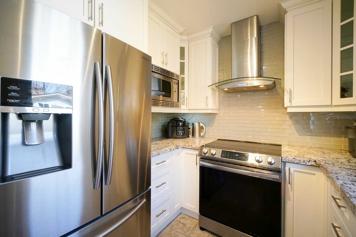 313 Leacock Ave