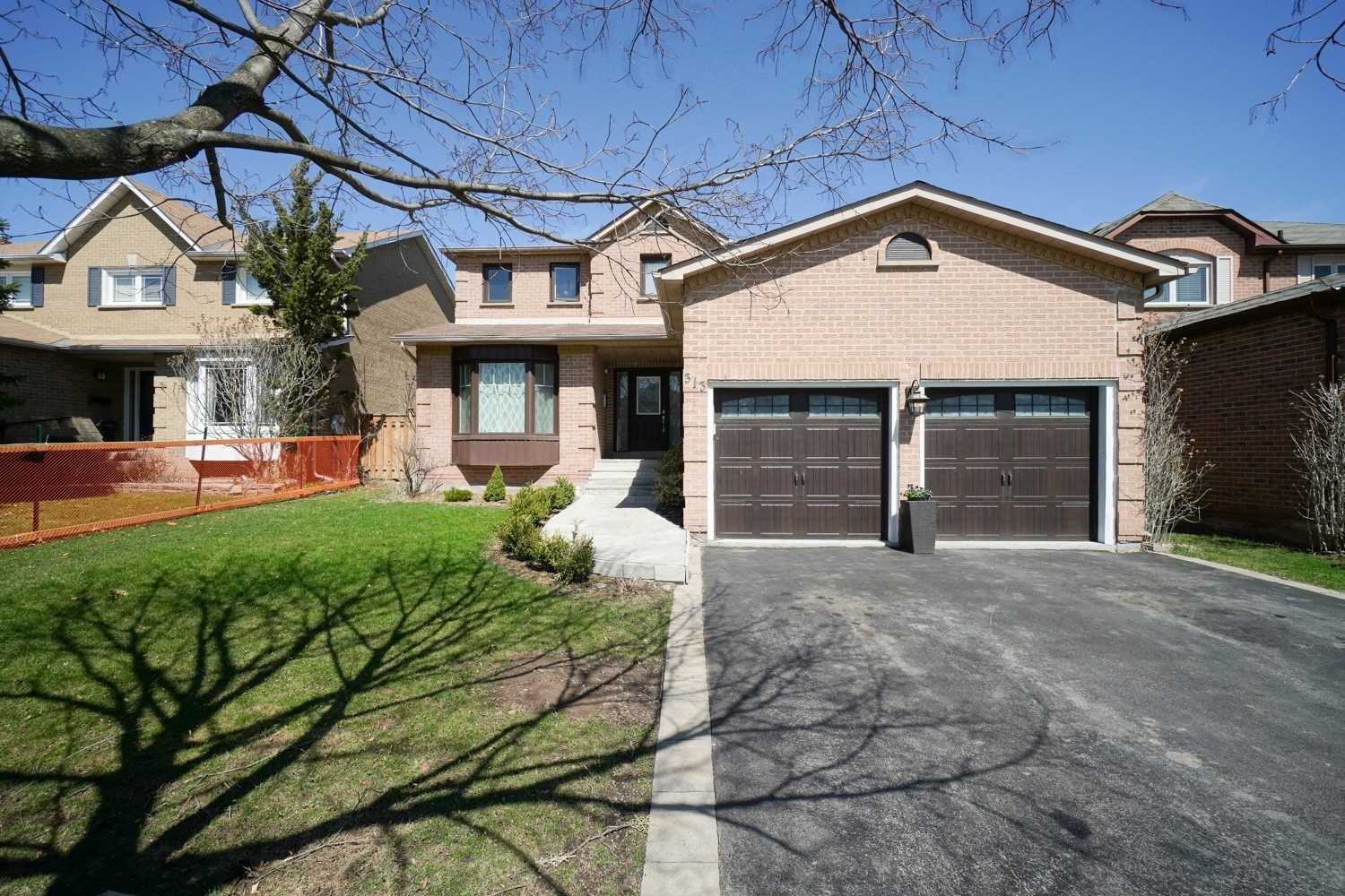 313 Leacock Ave