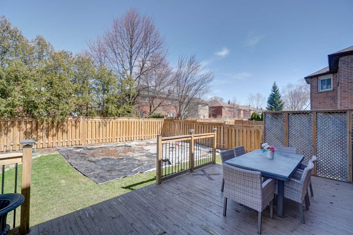313 Leacock Ave