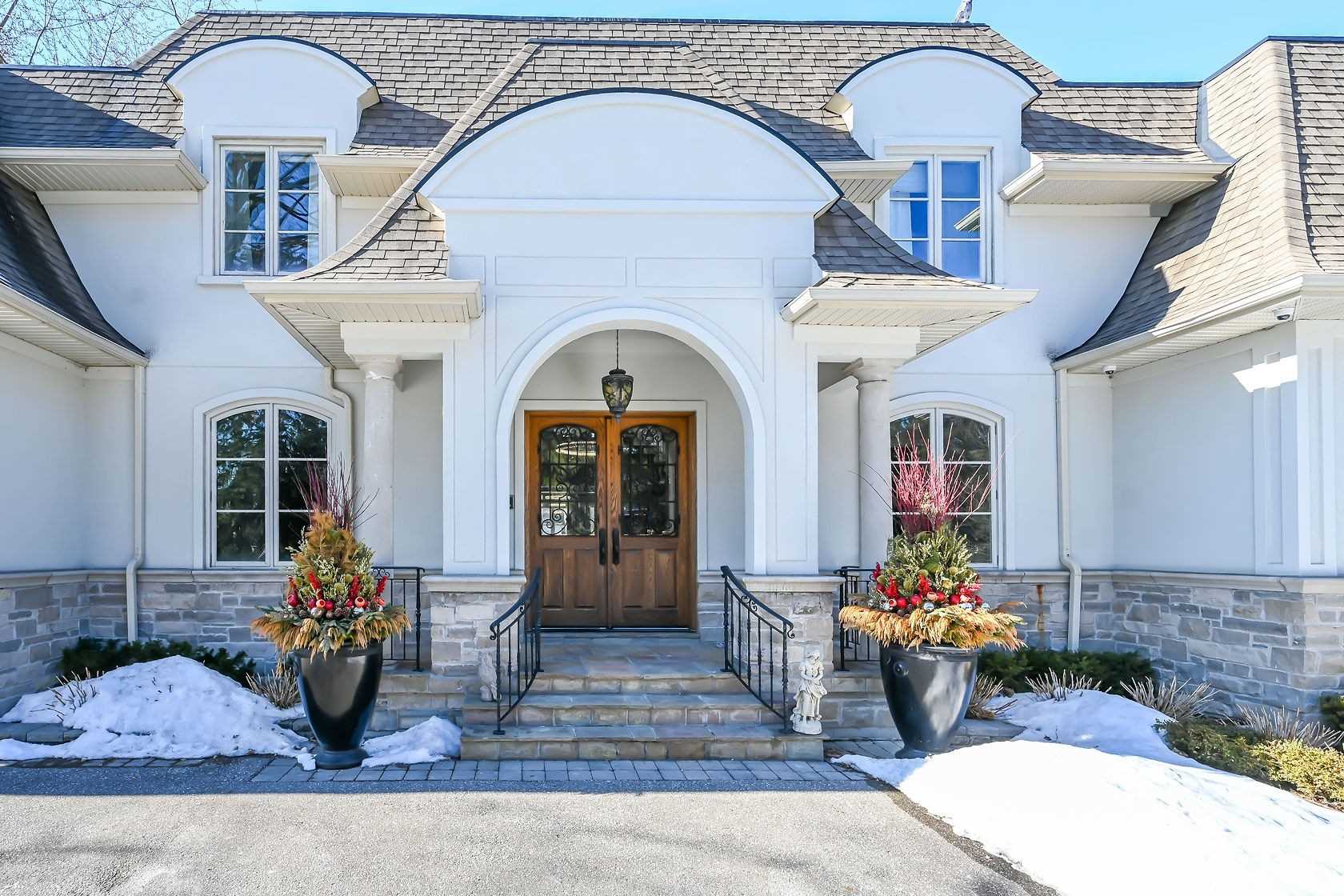 1225 Lawrence Cres