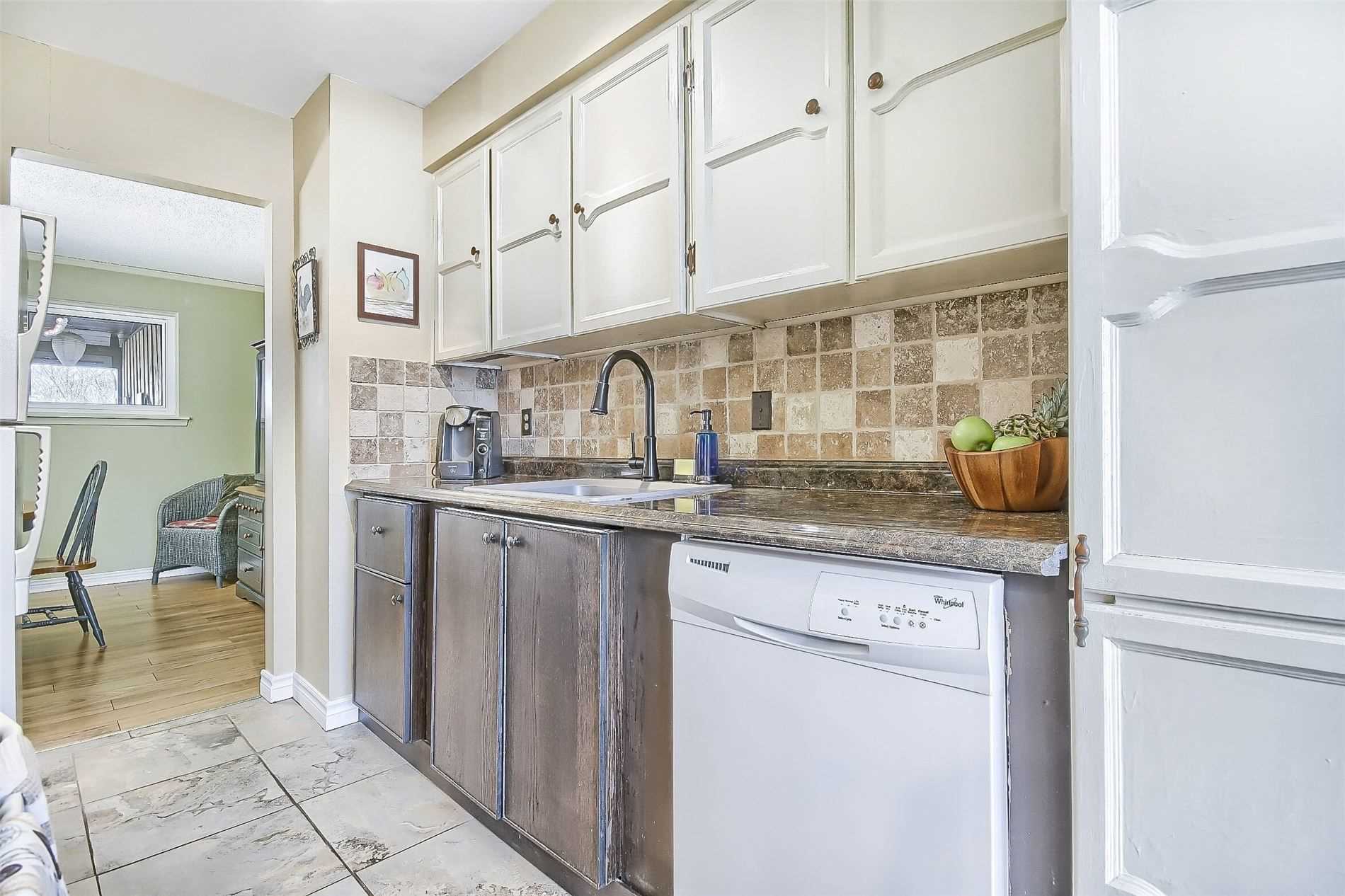 47 Lacewood Cres