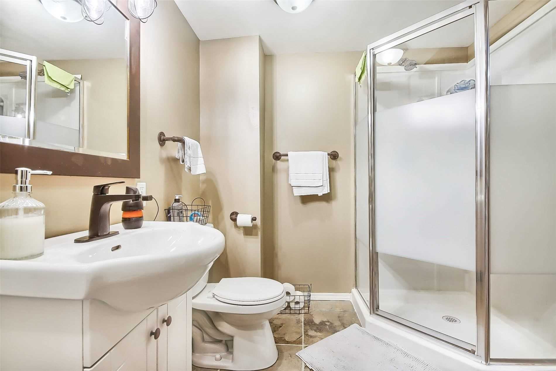 47 Lacewood Cres