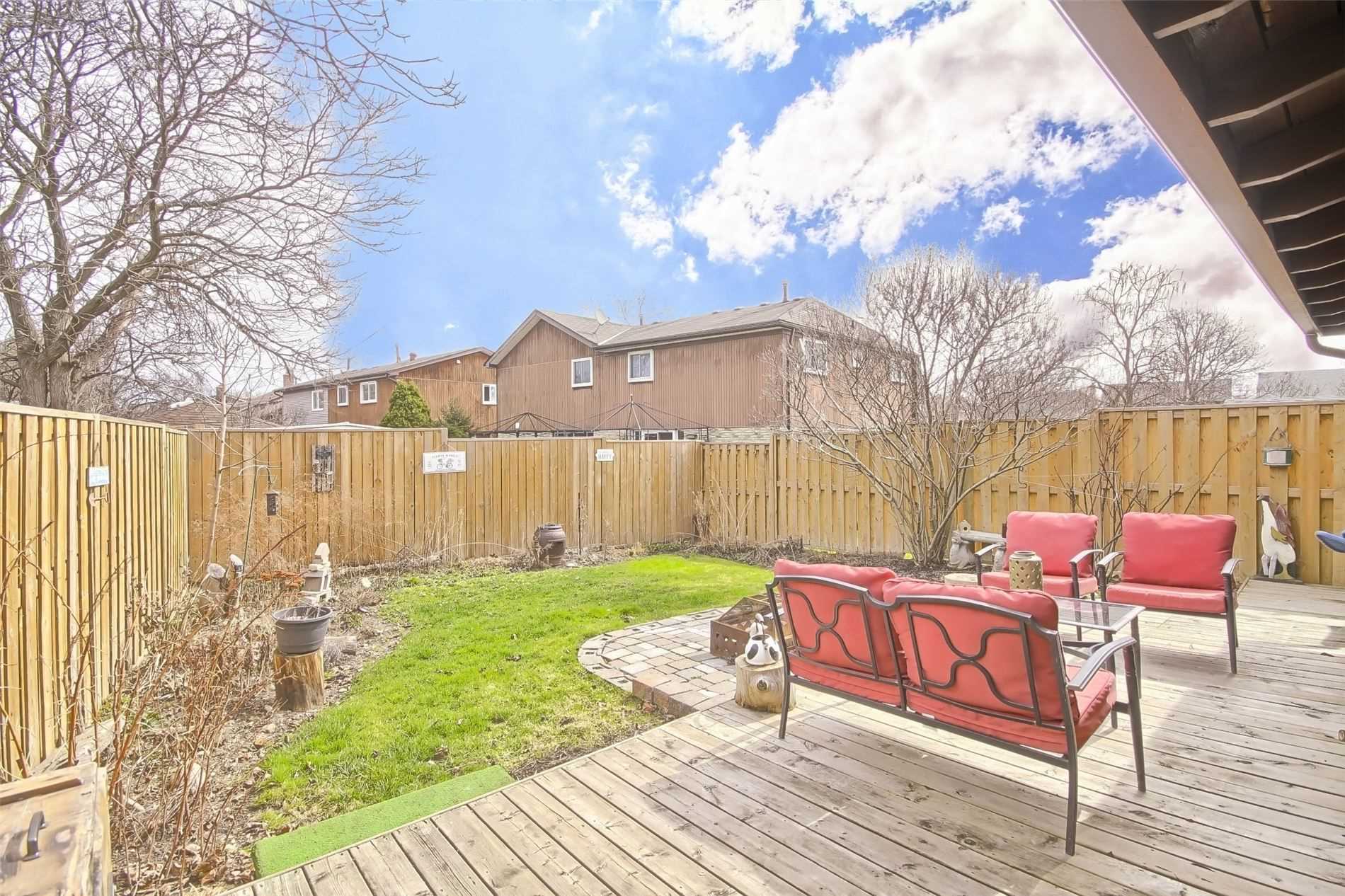 47 Lacewood Cres
