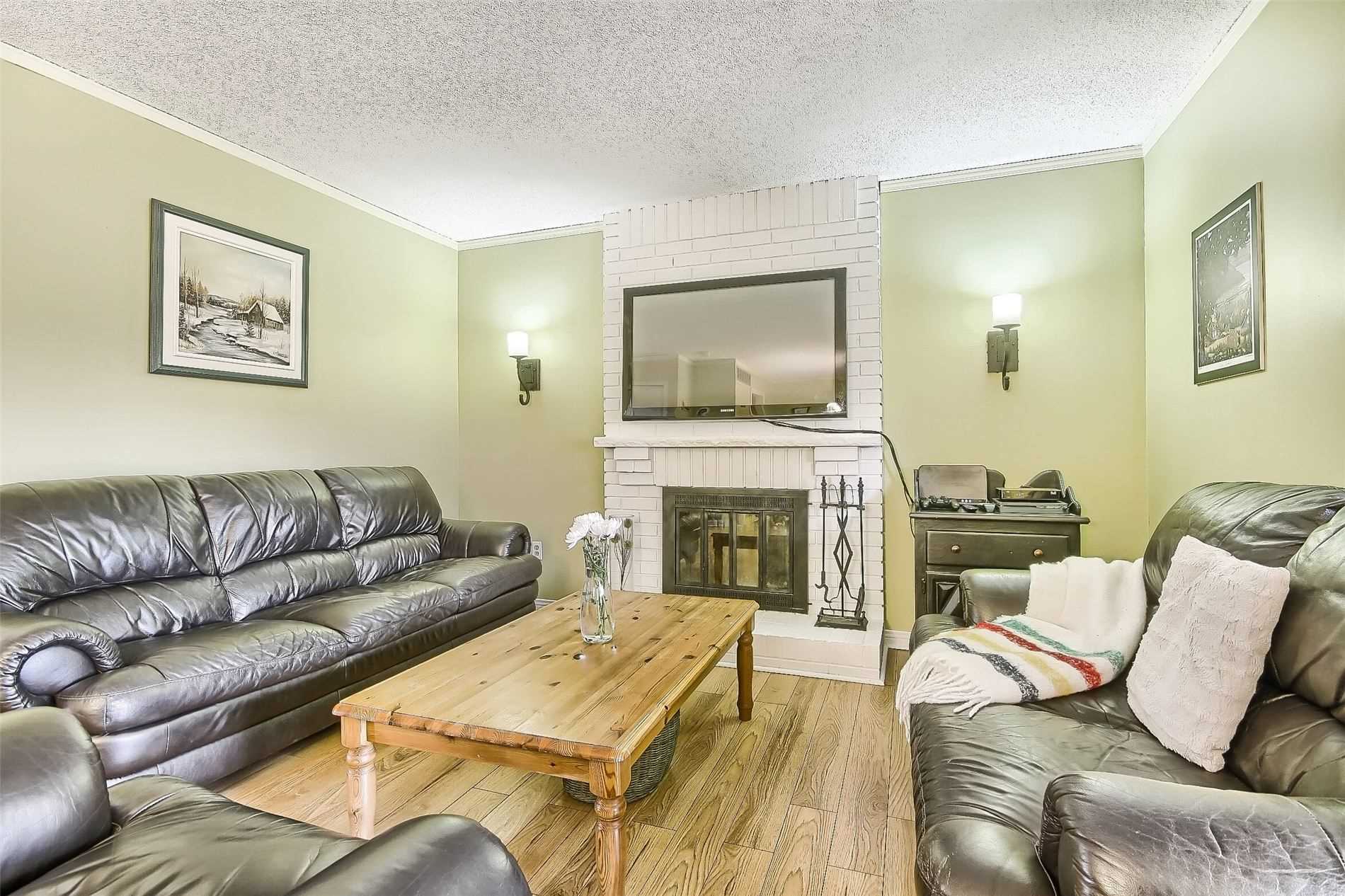 47 Lacewood Cres