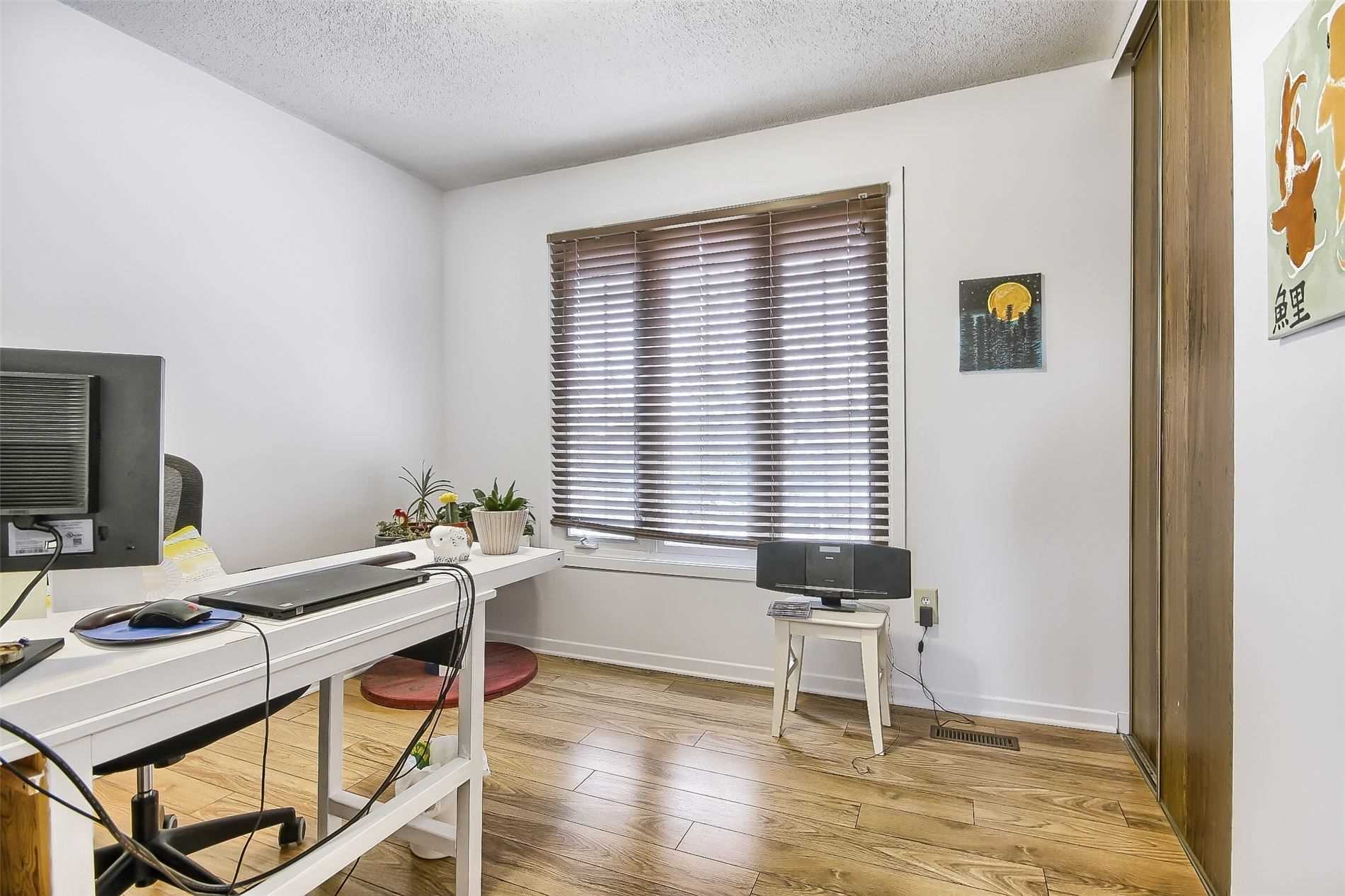 47 Lacewood Cres