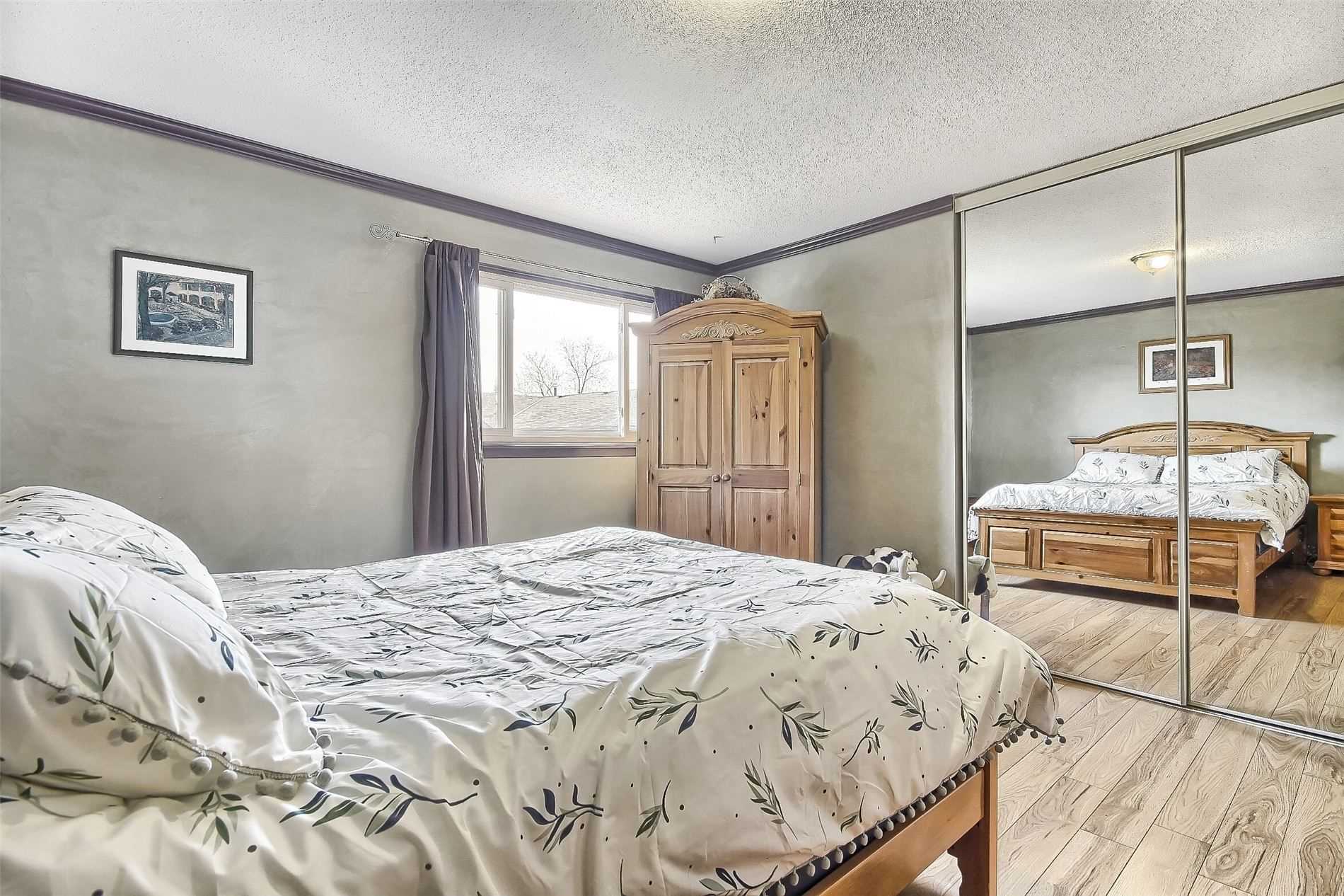 47 Lacewood Cres