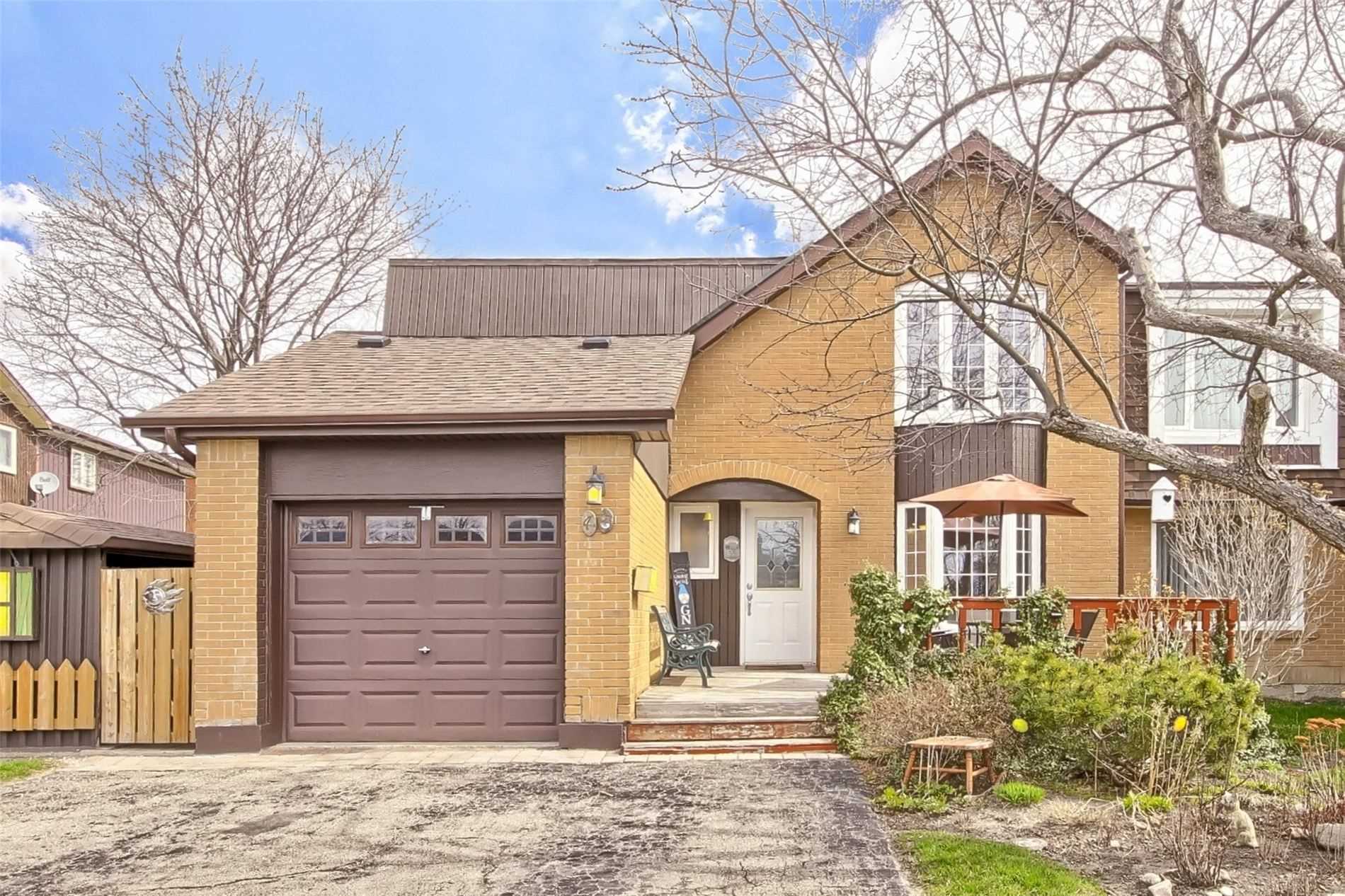 47 Lacewood Cres