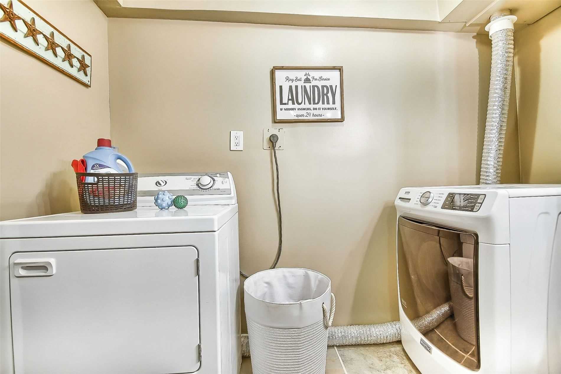 47 Lacewood Cres