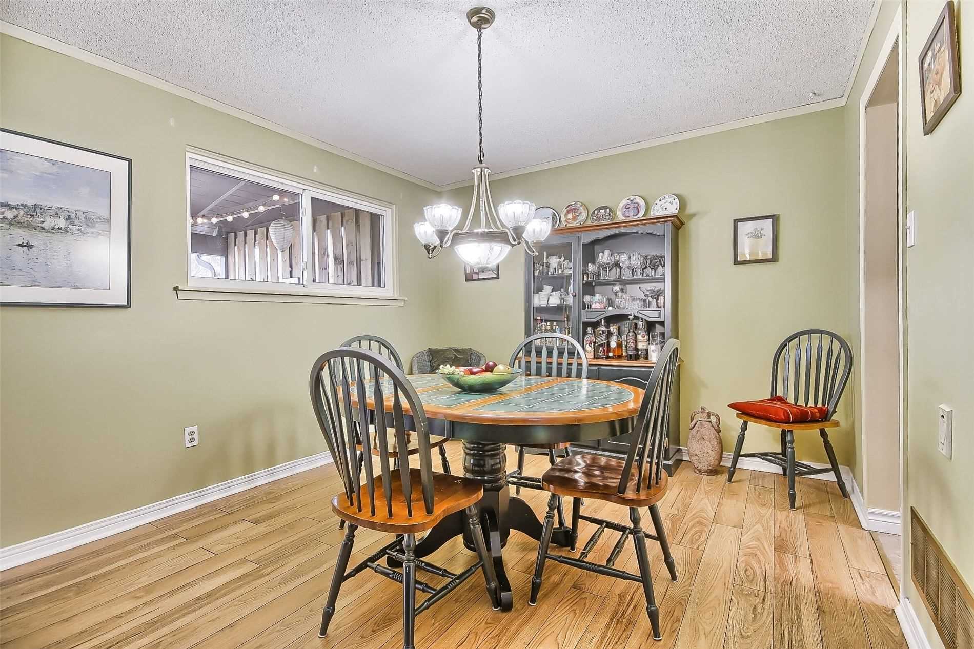 47 Lacewood Cres