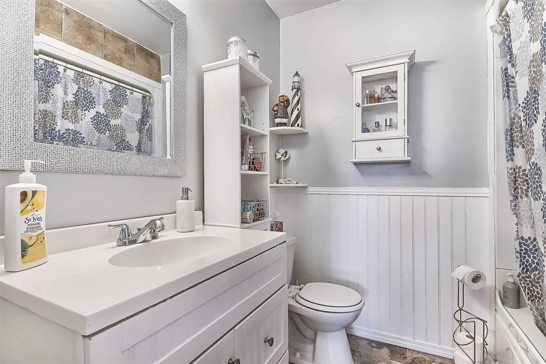 47 Lacewood Cres