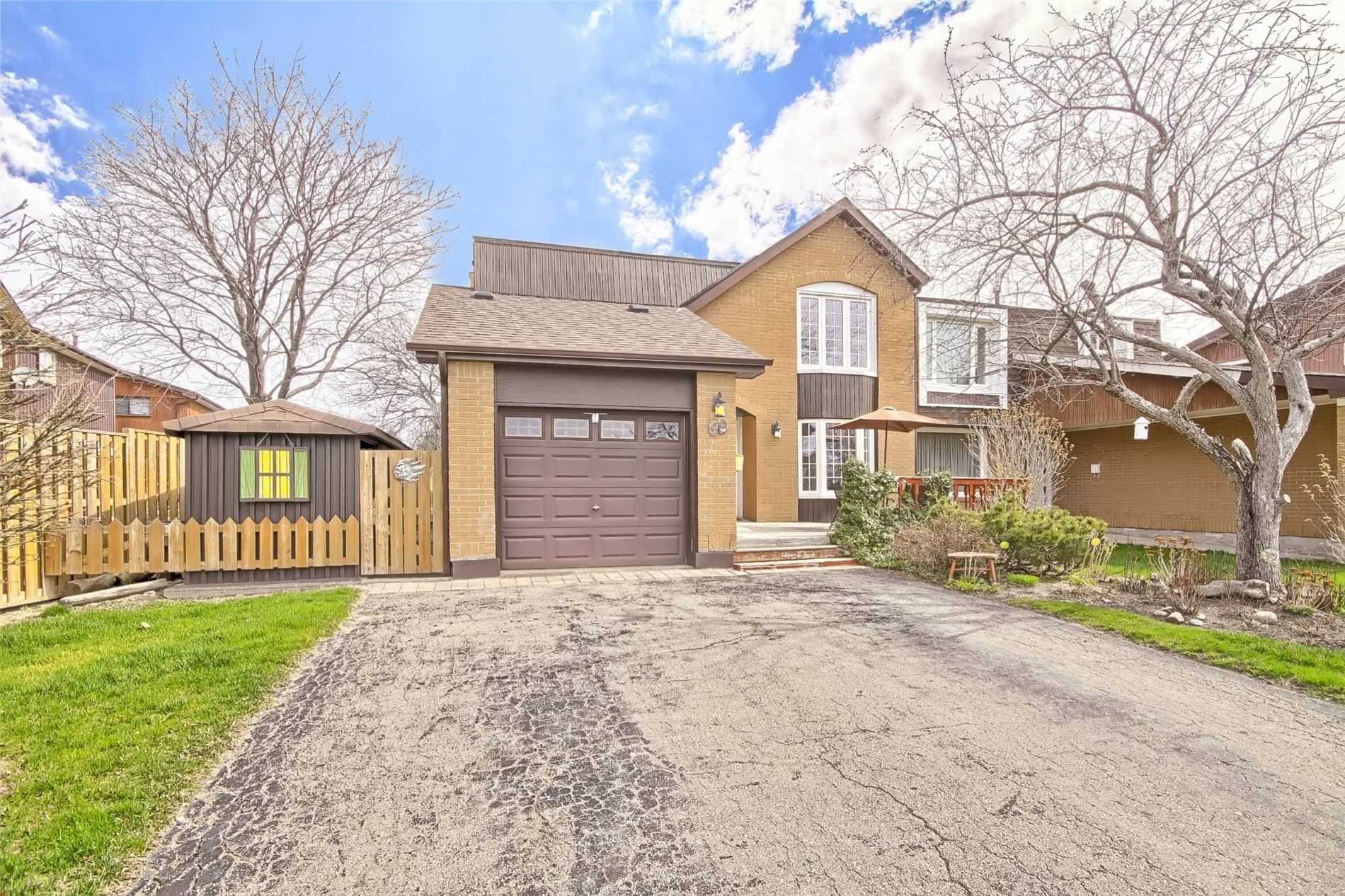 47 Lacewood Cres