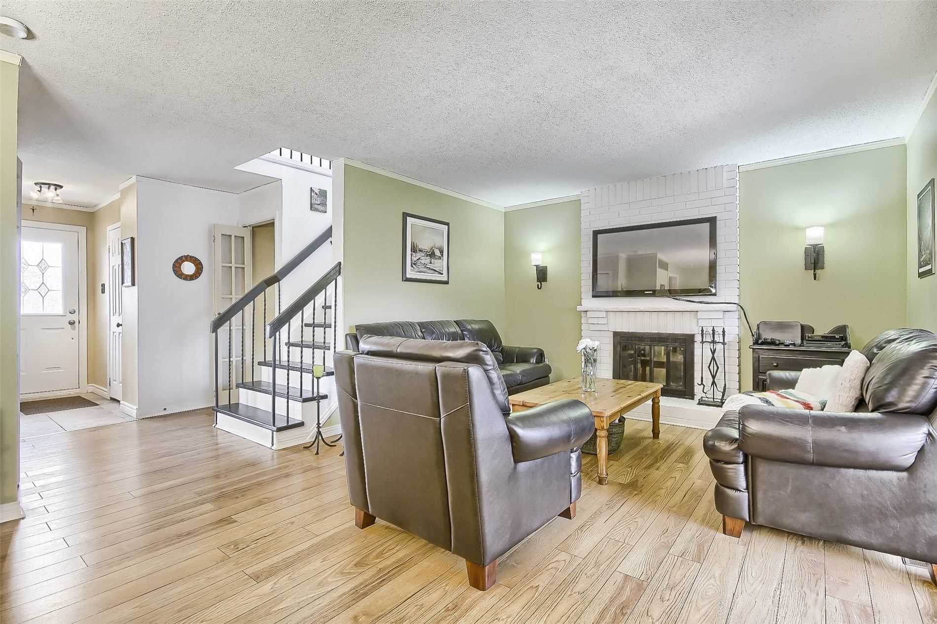47 Lacewood Cres