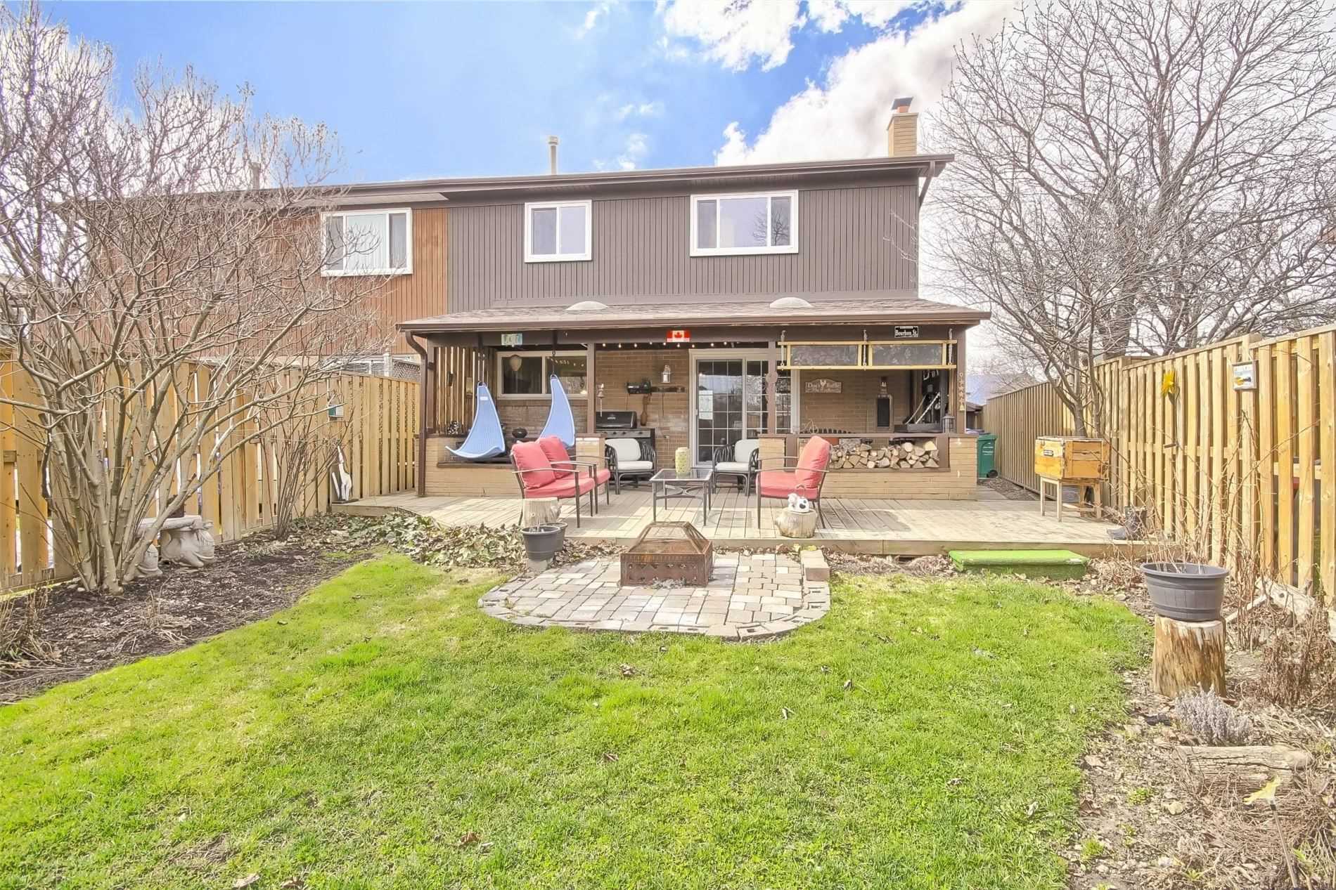 47 Lacewood Cres