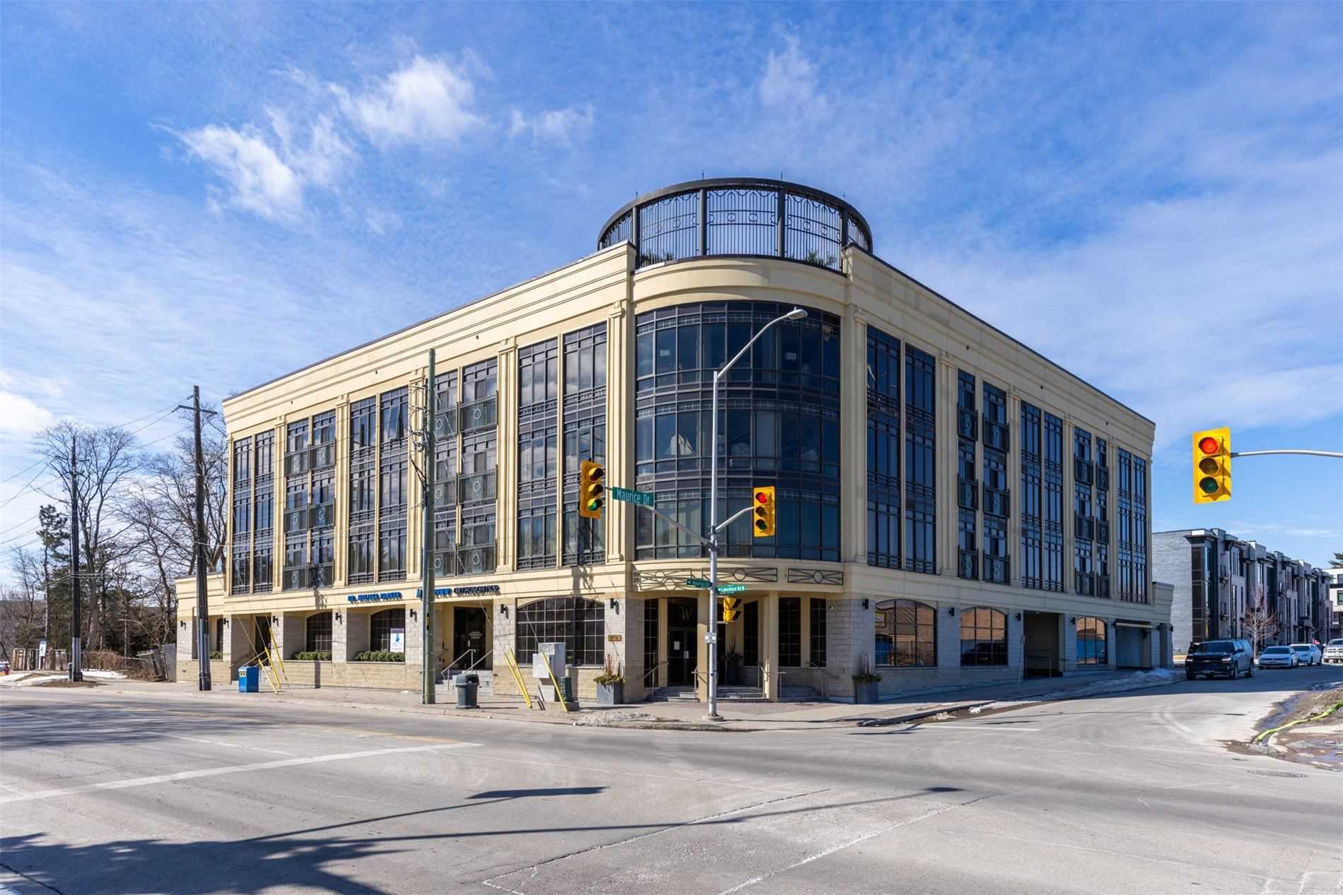 205 Lakeshore Rd W, #304