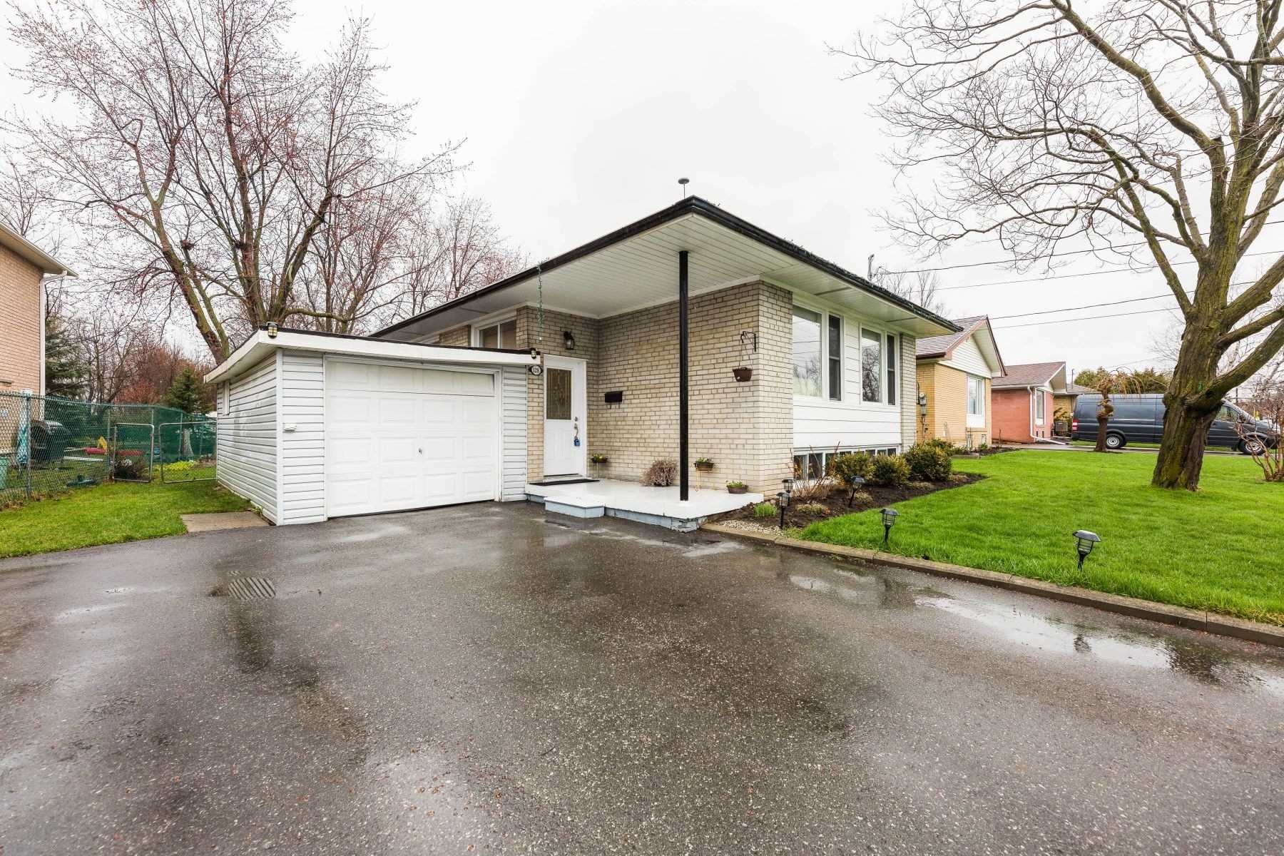 128 Prince Charles Dr